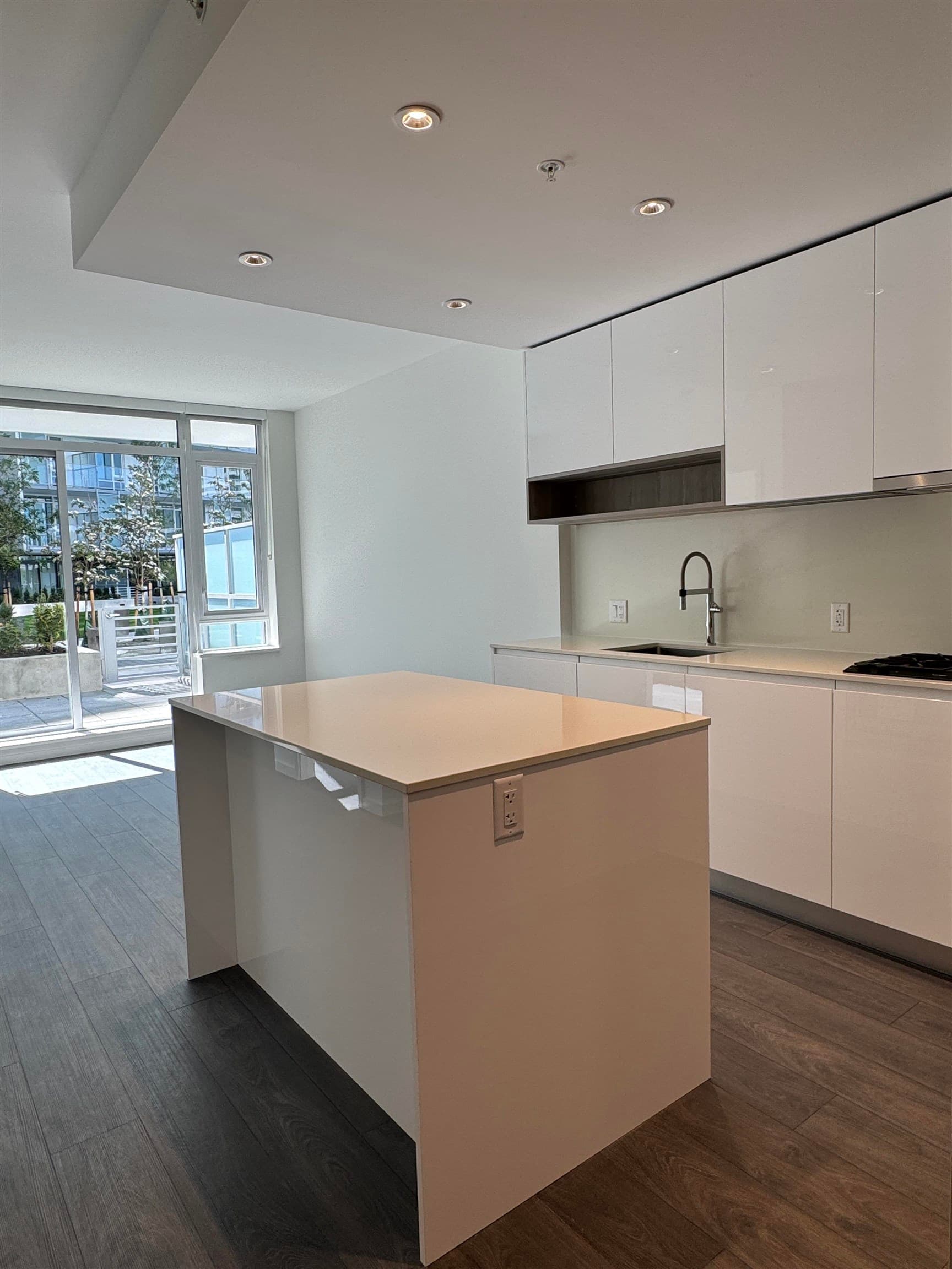 450 - 6500 Minoru, Richmond, V6Y 1Y5 — photo 2