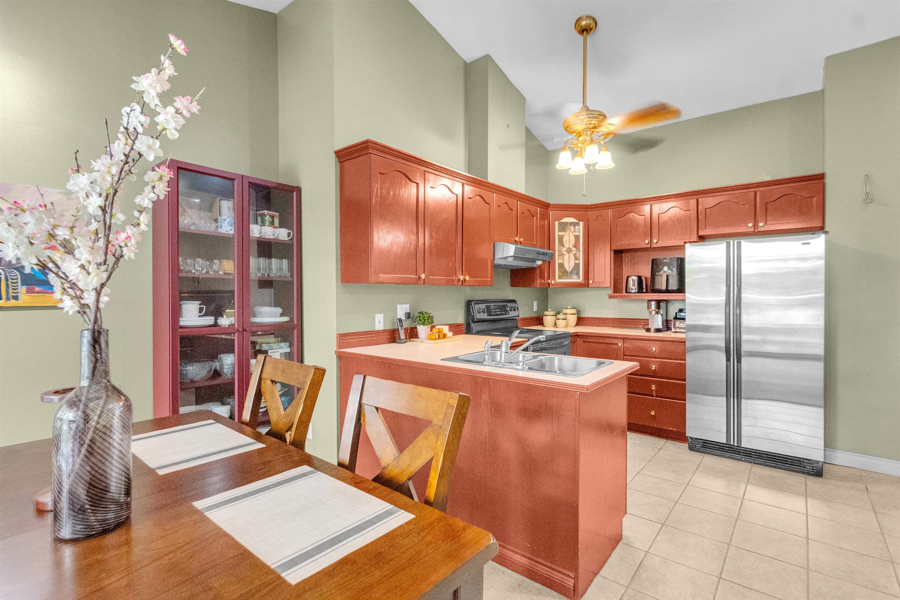 212 - 9072 Fleetwood Way, Surrey, V3R 0M6 — photo 2