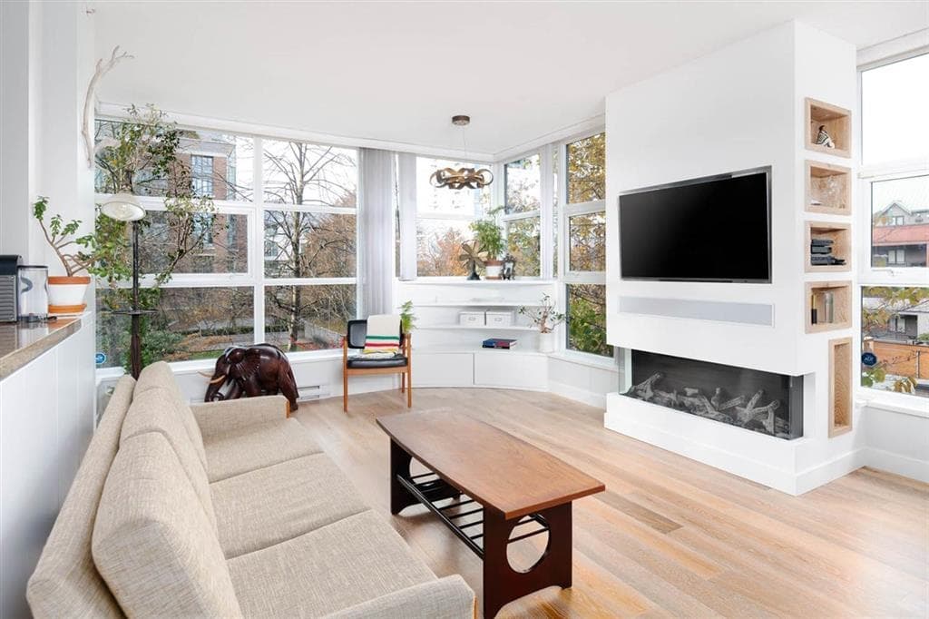 301 - 189 National Avenue, Vancouver, V6A 4L8 — photo 1