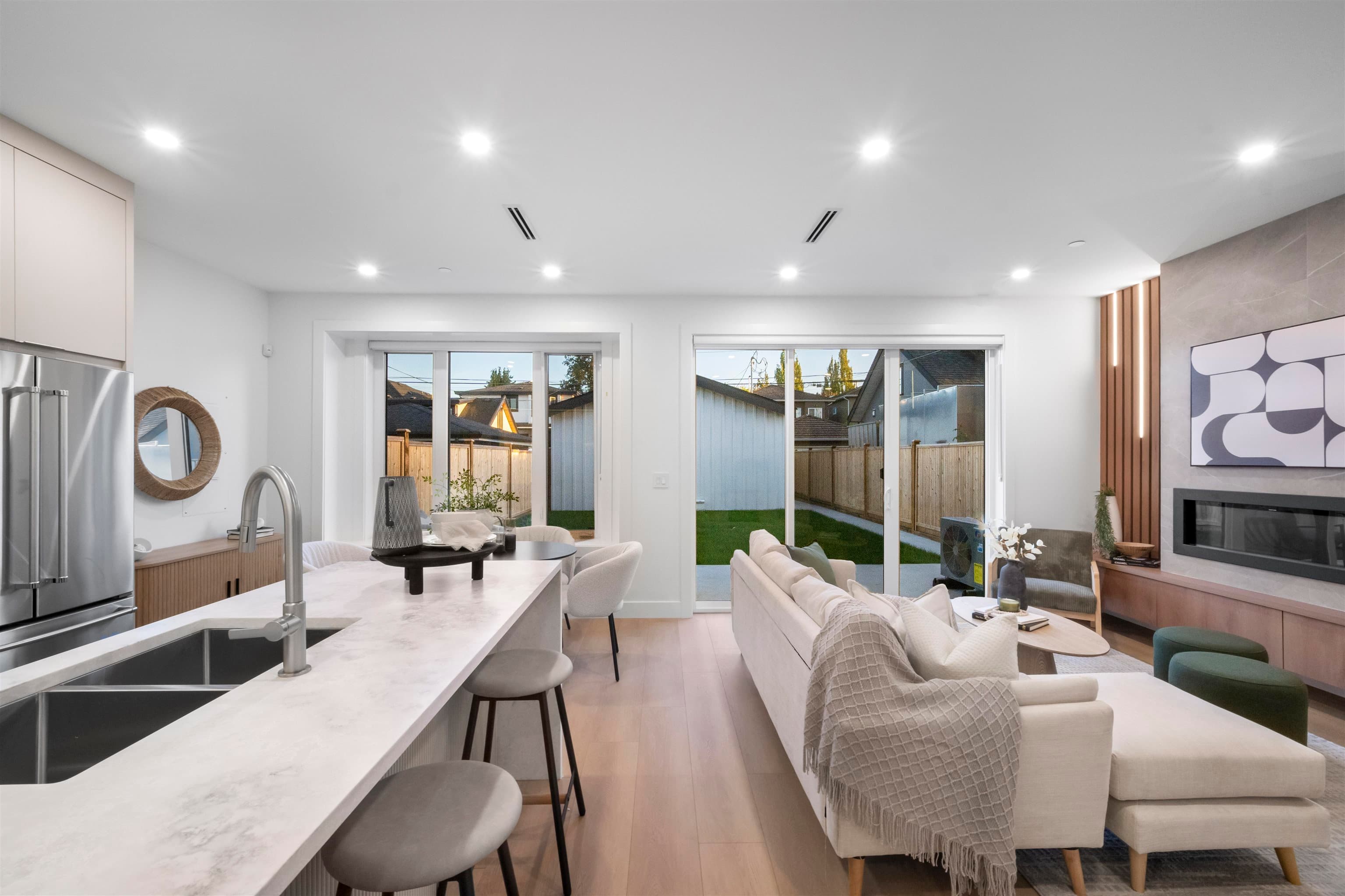 2 - 2386 E 45th Avenue, Vancouver