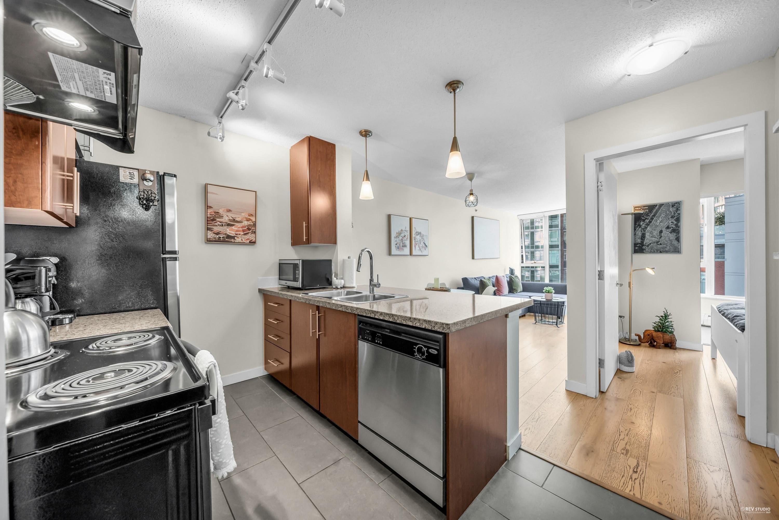 703 - 58 Keefer Place, Vancouver, V6B 0B8 — photo 2