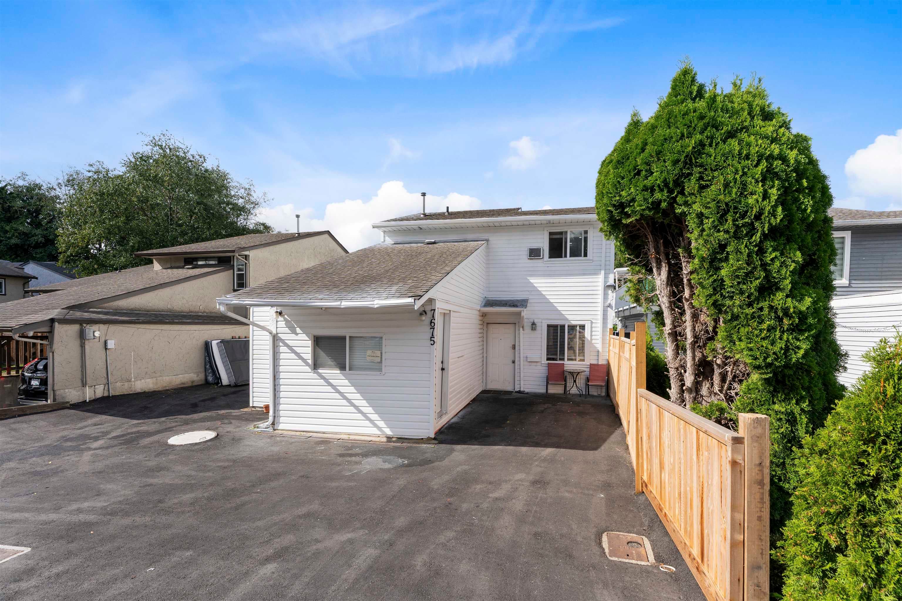 7675 125 Street, Surrey, V3W 7W2 — photo 2