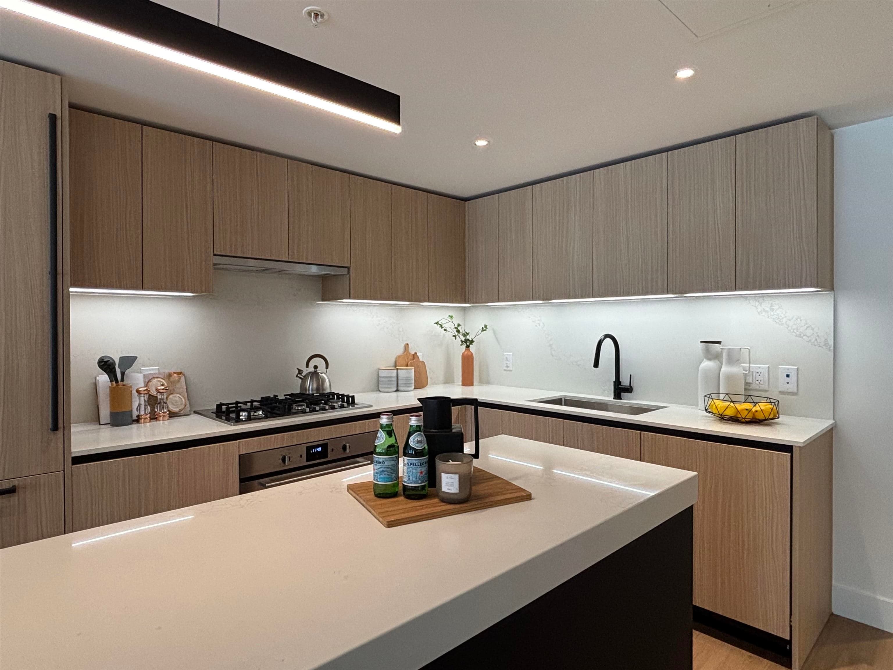 210 - 2235 E Broadway, Vancouver, V5N 0J5 — photo 1