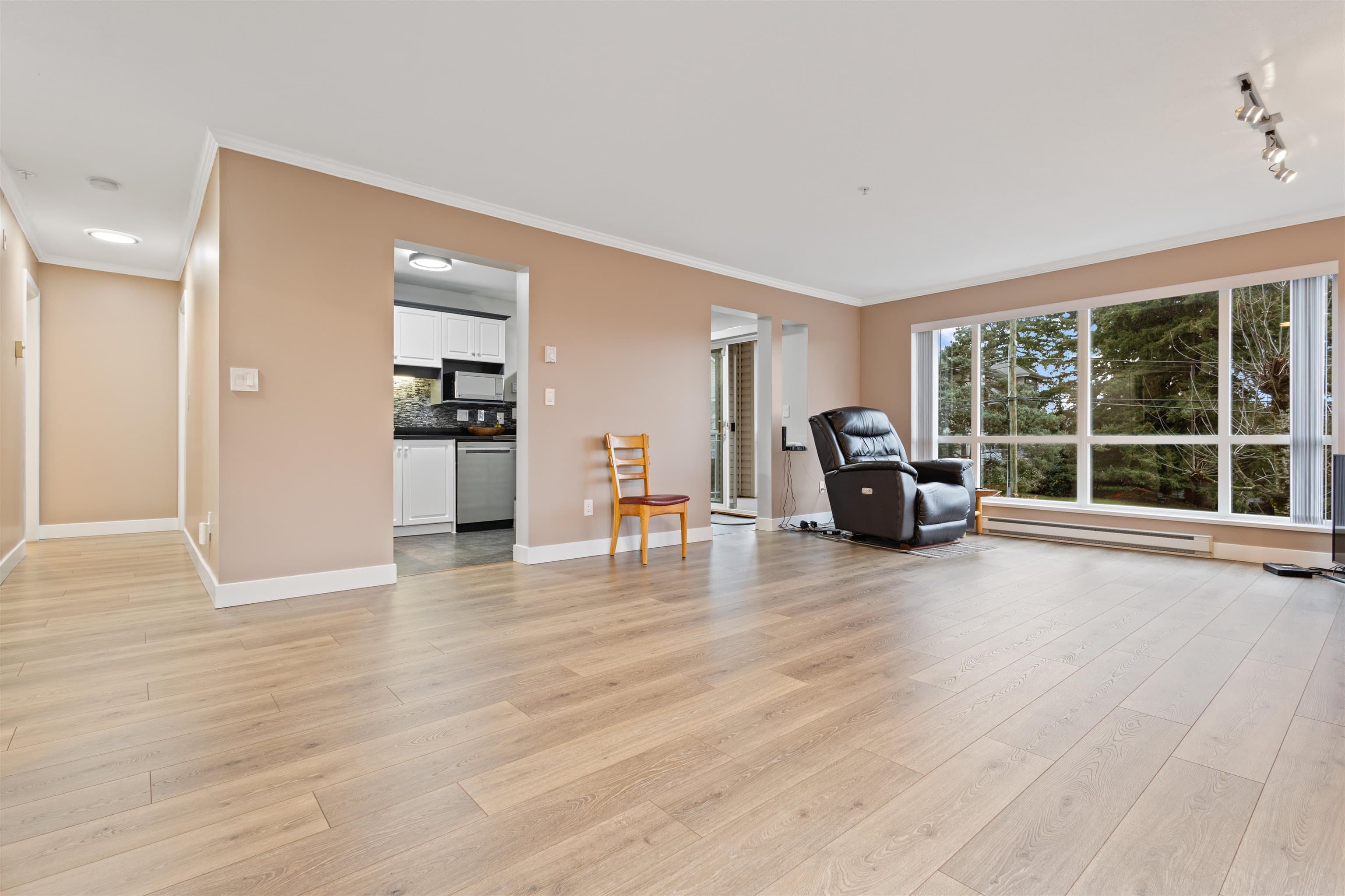 206 - 32120 Mt Waddington Avenue, Abbotsford, V2T 2E8 — photo 4