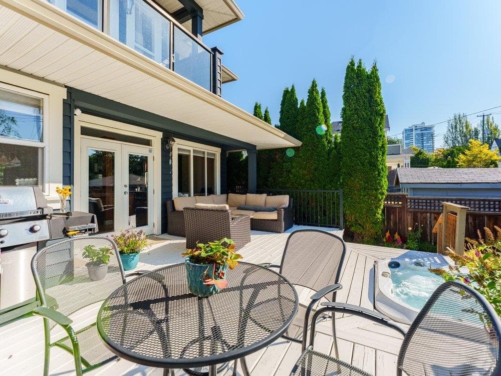 331 W 14th Street, North Vancouver, V7M 1P5 — photo 1