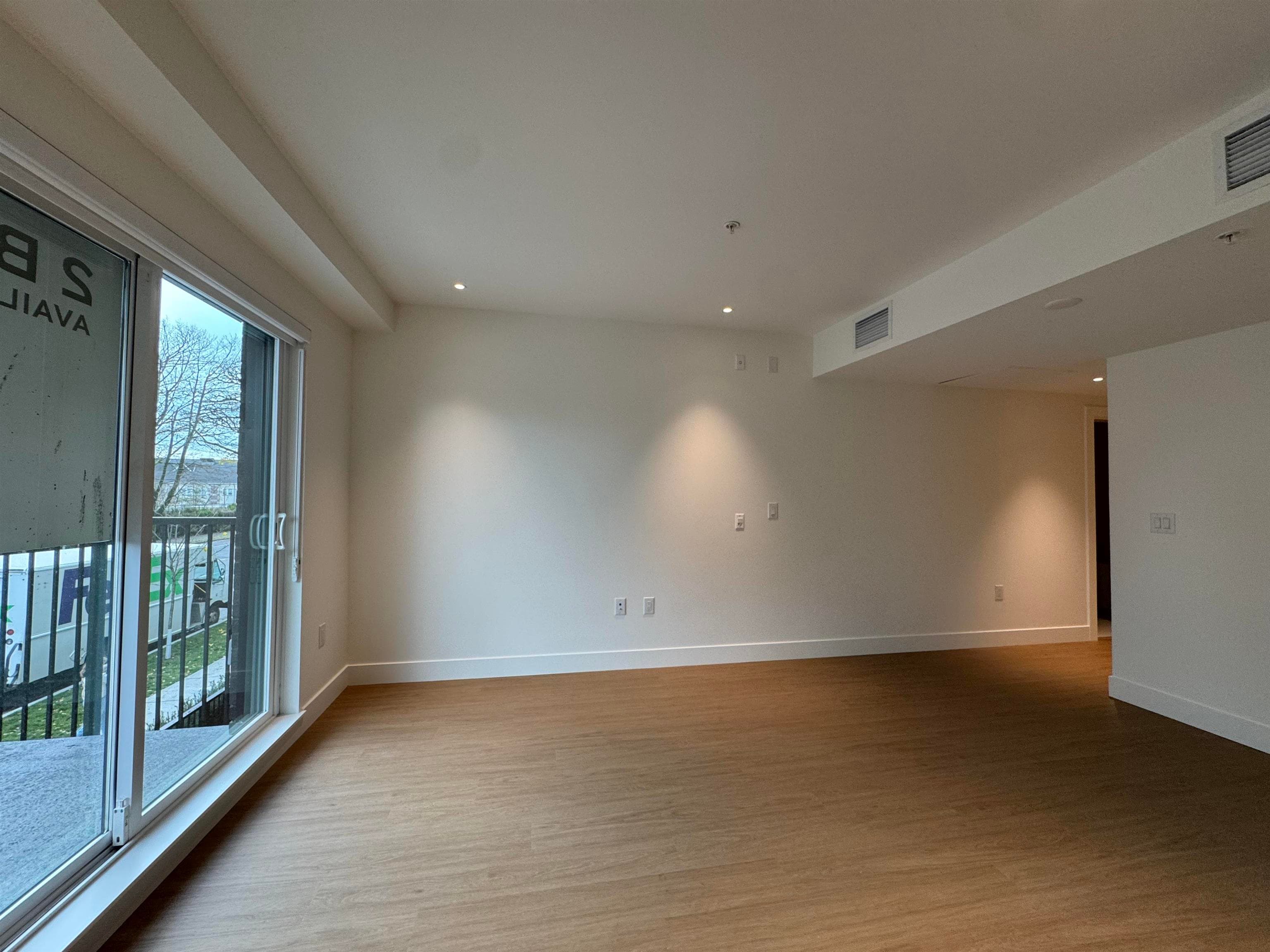 203 - 2235 E Broadway, Vancouver, V5N 0J5 — photo 4
