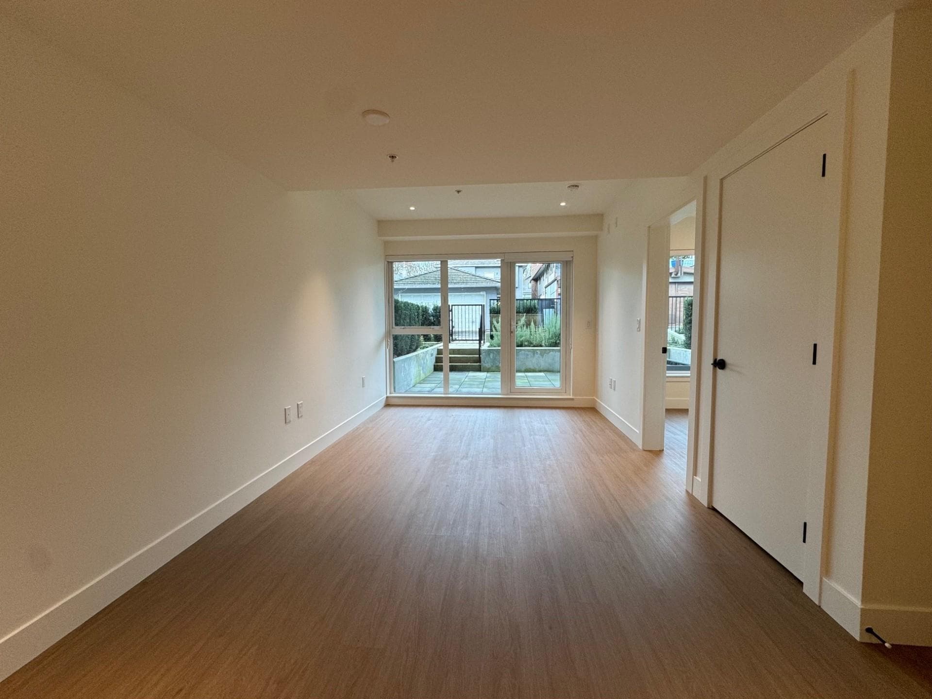 110 - 2235 E Broadway, Vancouver, V5N 0J5 — photo 4