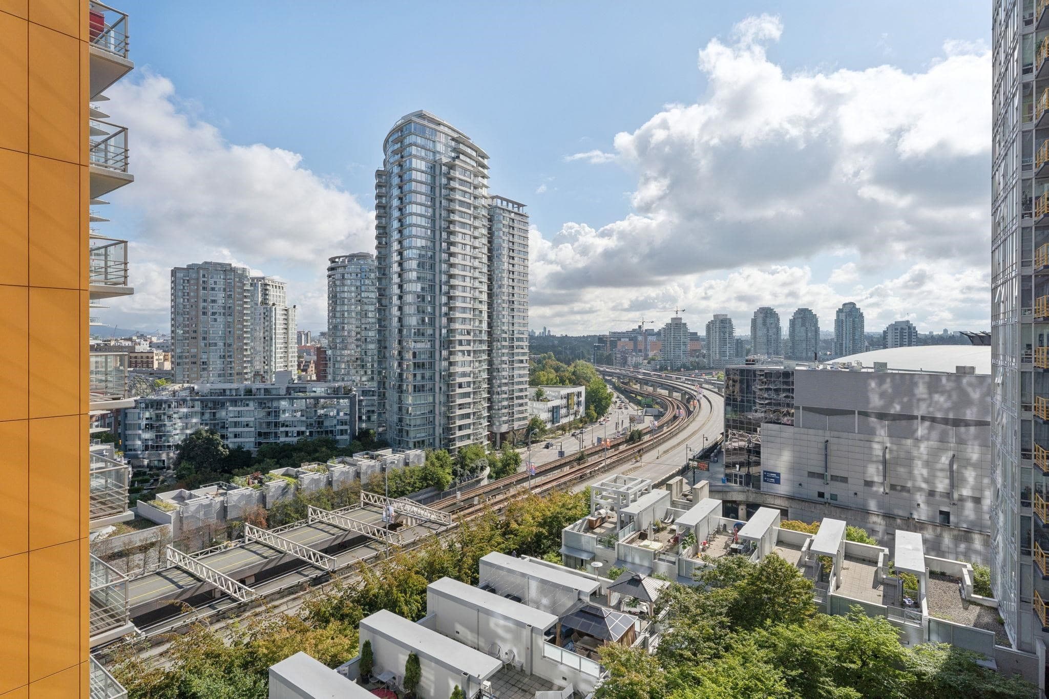 1001 - 602 Citadel Parade, Vancouver, V6B 1X2 — photo 1