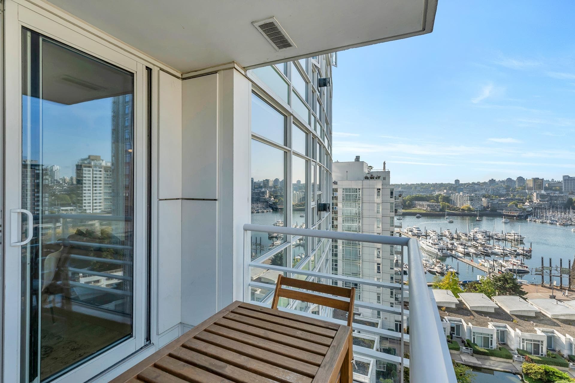 1608 - 198 Aquarius Mews, Vancouver, V6Z 2Y4 — photo 2