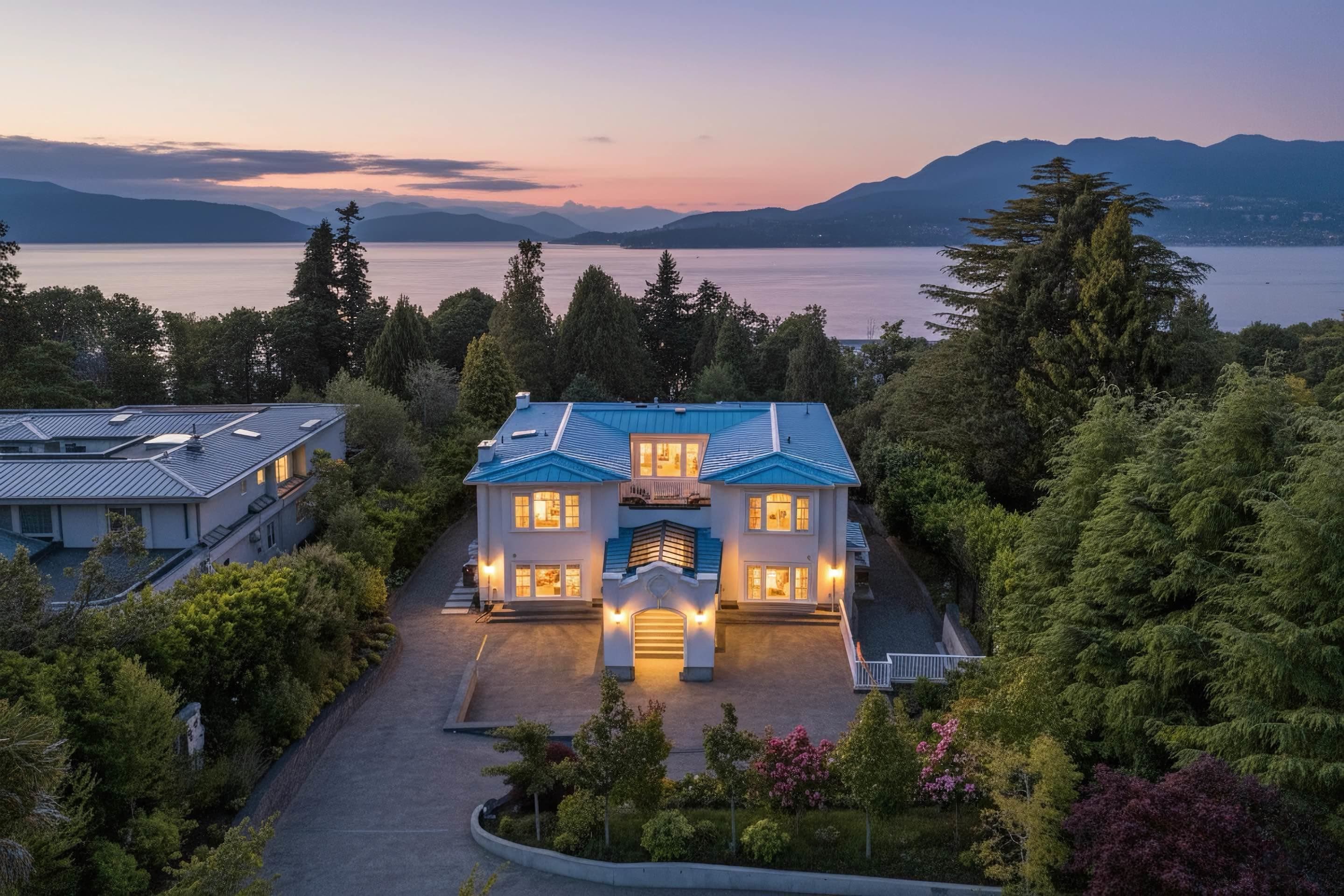 5747 Newton Wynd, Vancouver