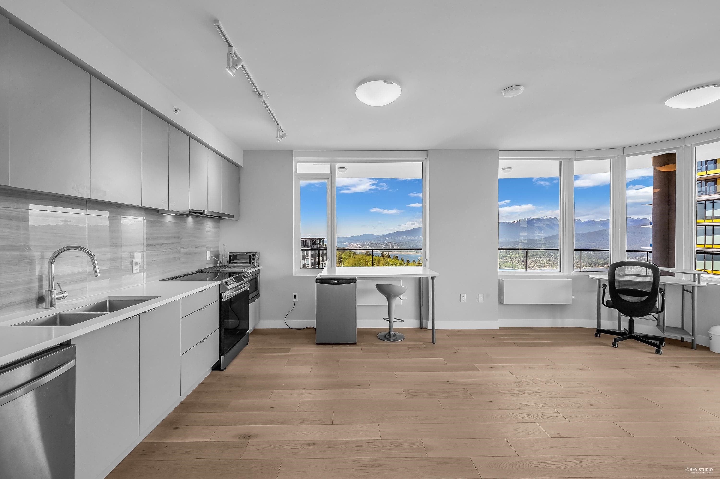 1201 - 8761 University Crescent, Burnaby, V5A 4Y8 — photo 3