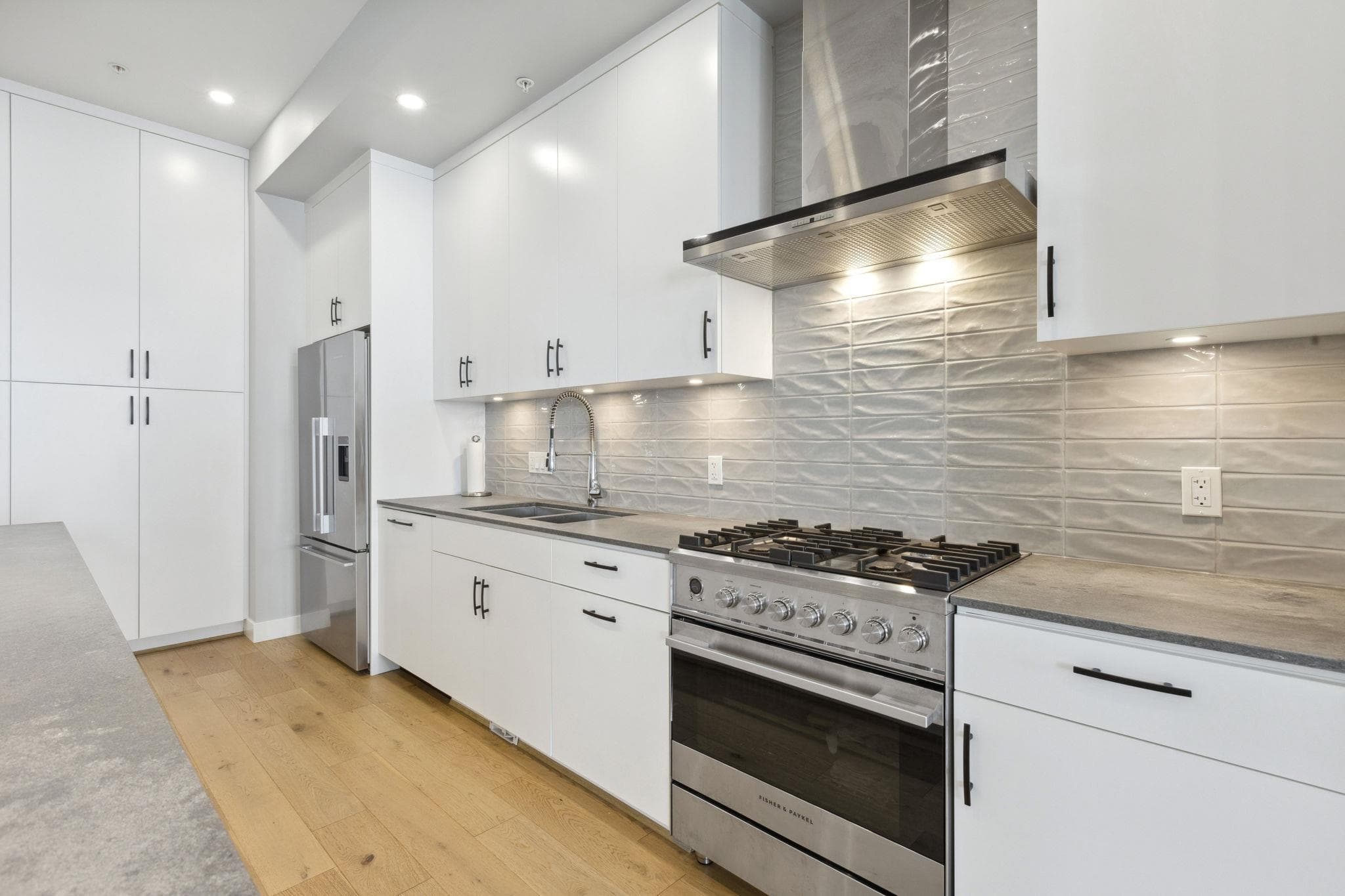 4684 Capilano Road, North Vancouver, V7R 4K3 — photo 3
