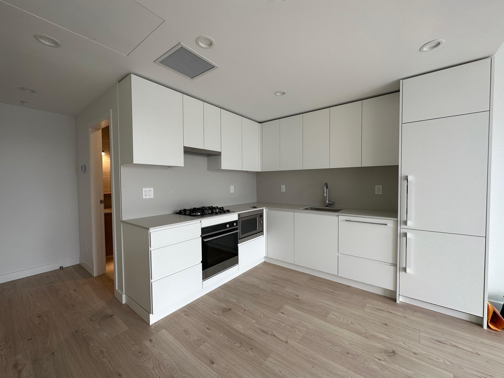 2501 - 2181 Madison, Burnaby, V5C 4B3 — photo 3