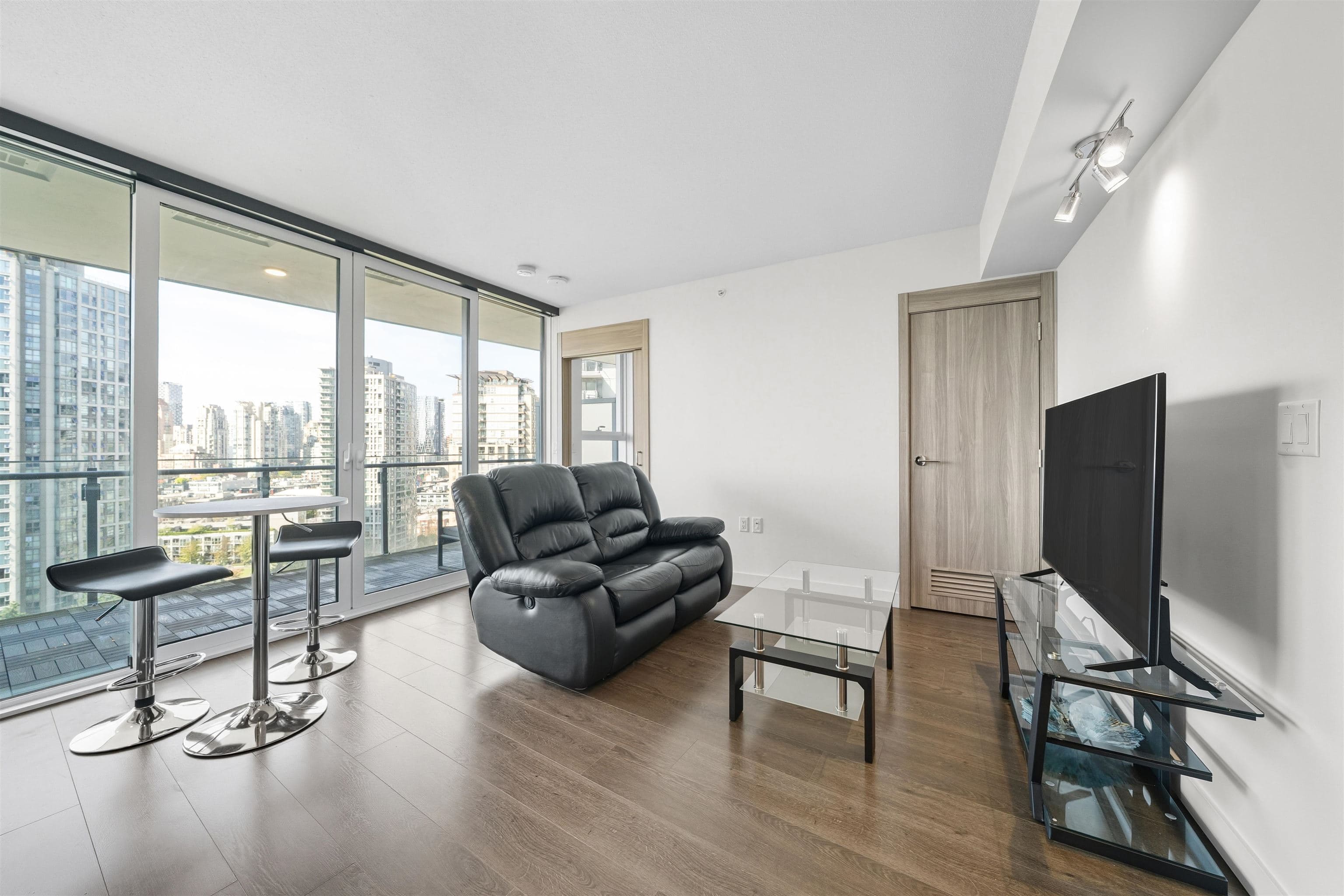 1804 - 89 Nelson Street, Vancouver, V6Z 0E7 — photo 4