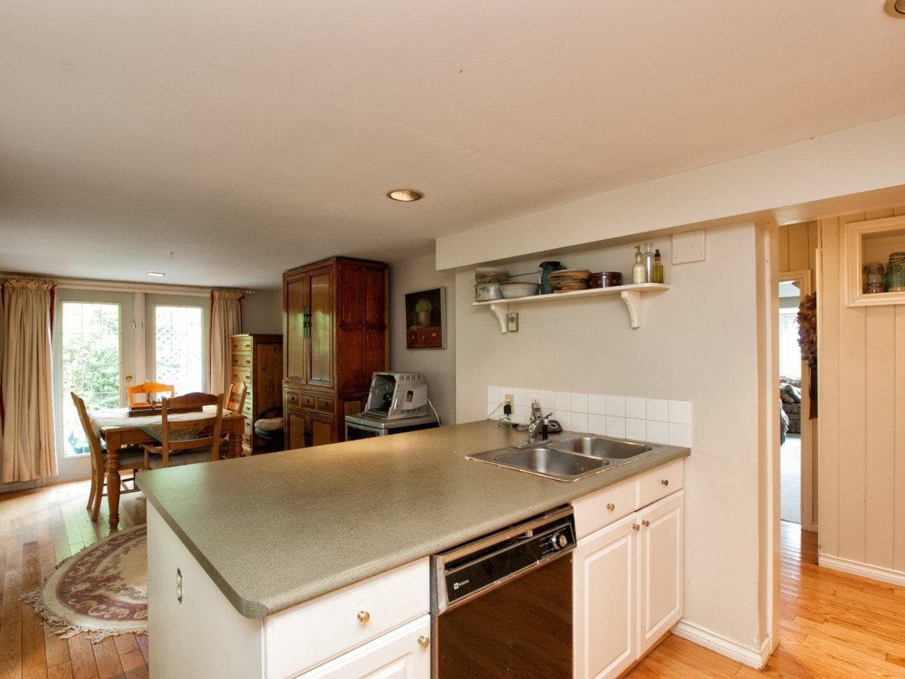 6467 Raleigh Street, West Vancouver, V7W 2C9 — photo 5