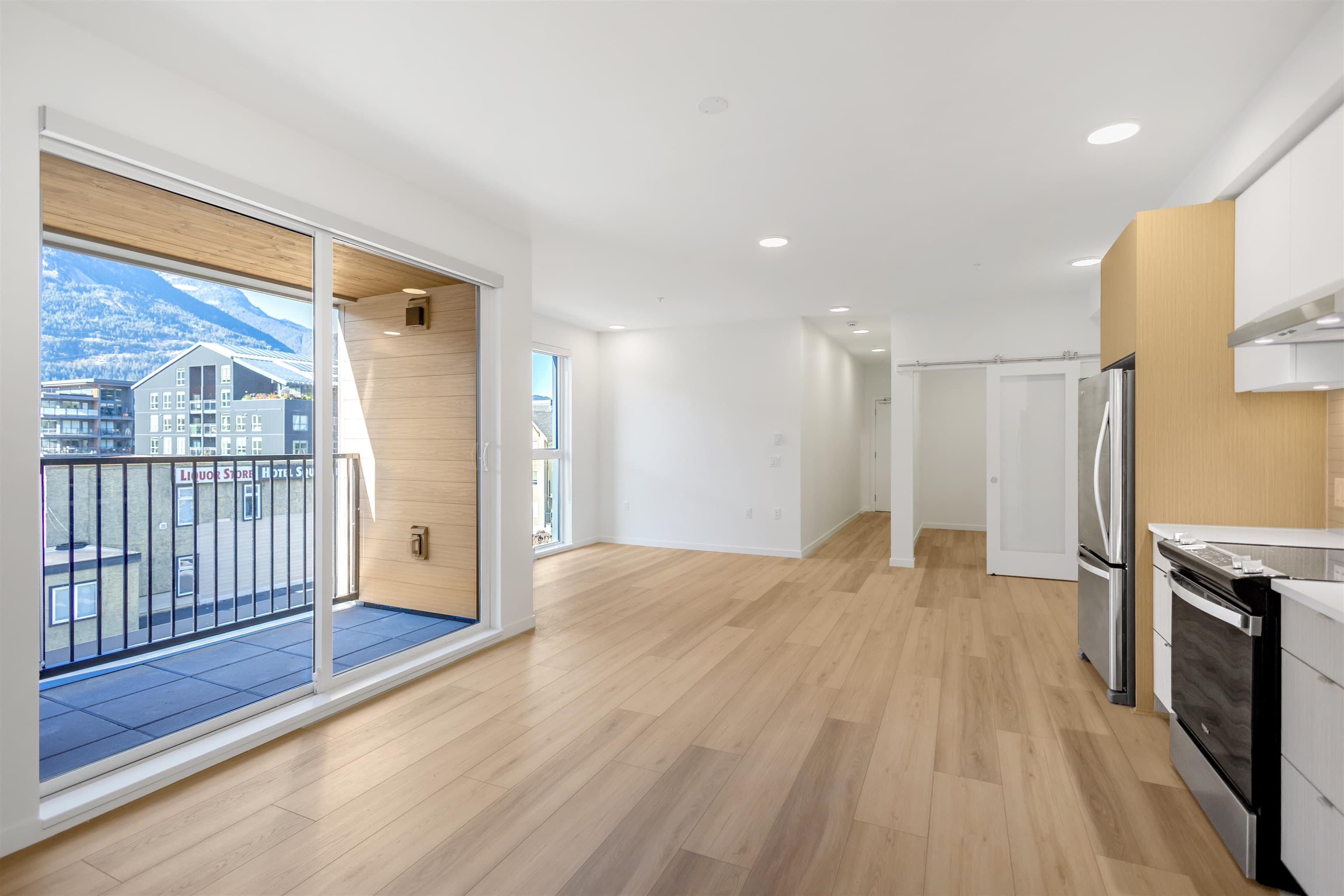 500 - 37994 2nd Avenue, Squamish, V8B 0C4 — photo 5
