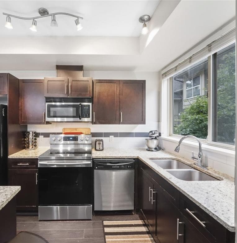 228 - 2108 Rowland Street, Port Coquitlam, V3C 0C1 — photo 3