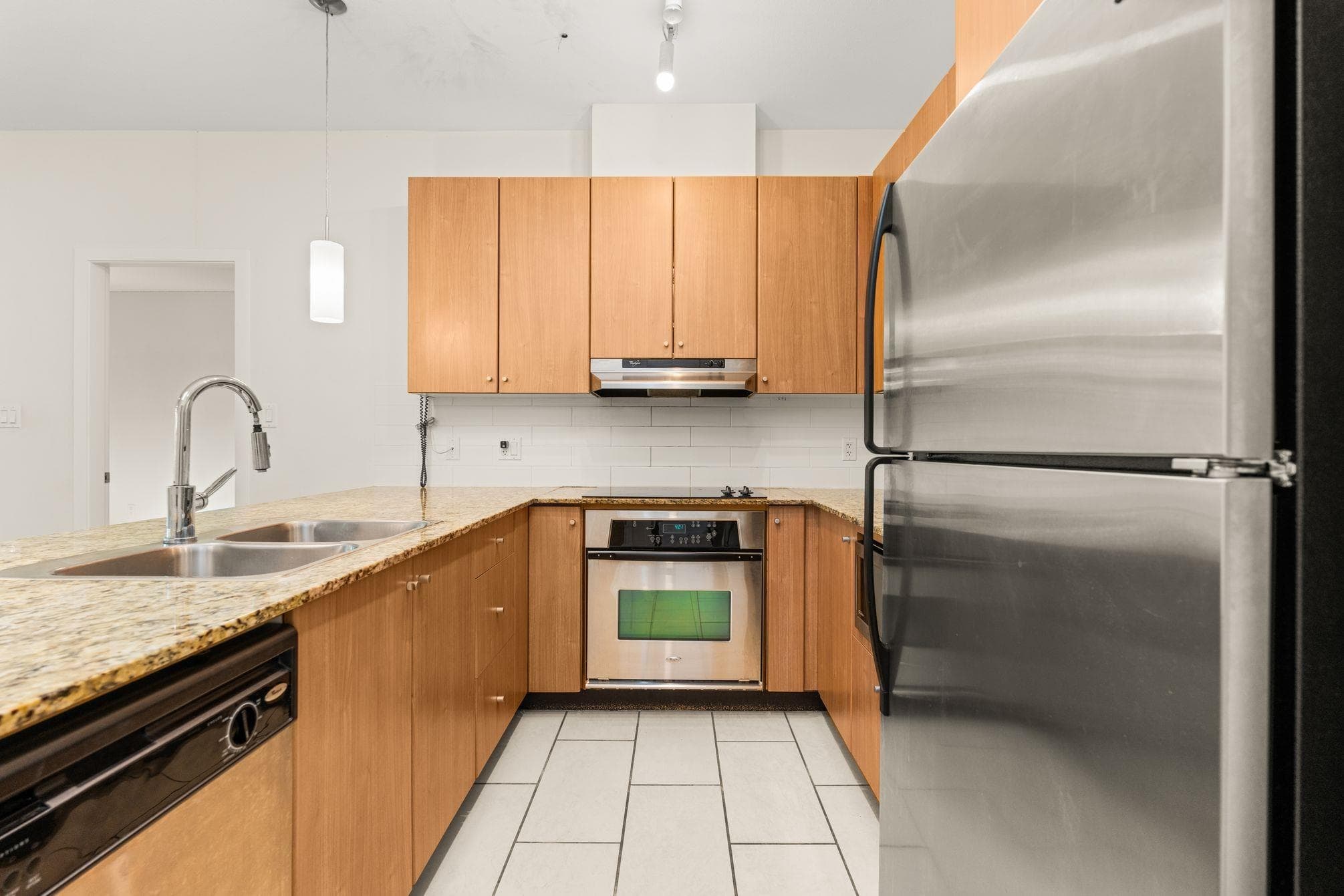 218 - 15322 101 Avenue, Surrey, V3R 4G9 — photo 4