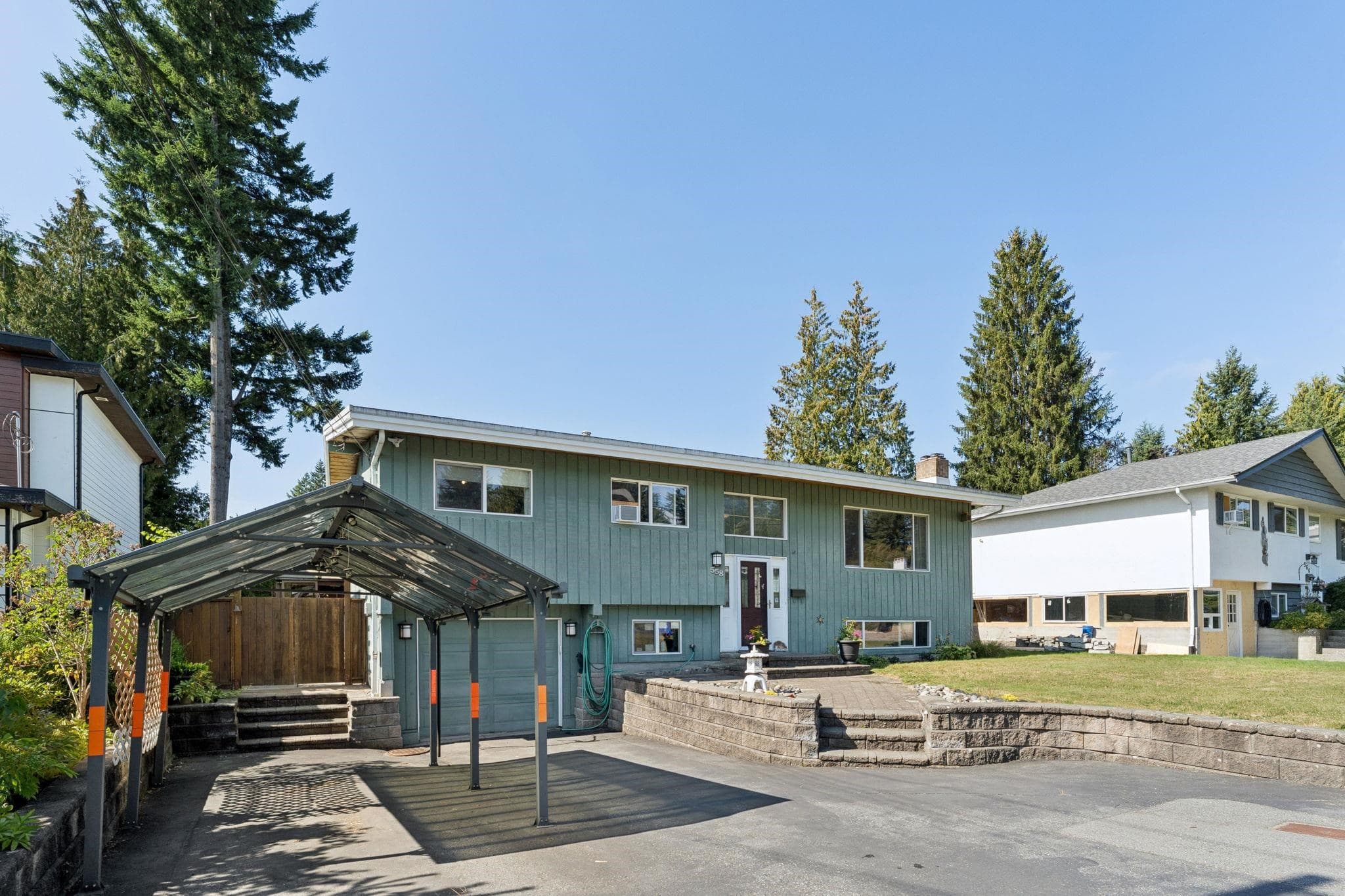 558 Draycott Street, Coquitlam, V3J 6M6 — photo 2