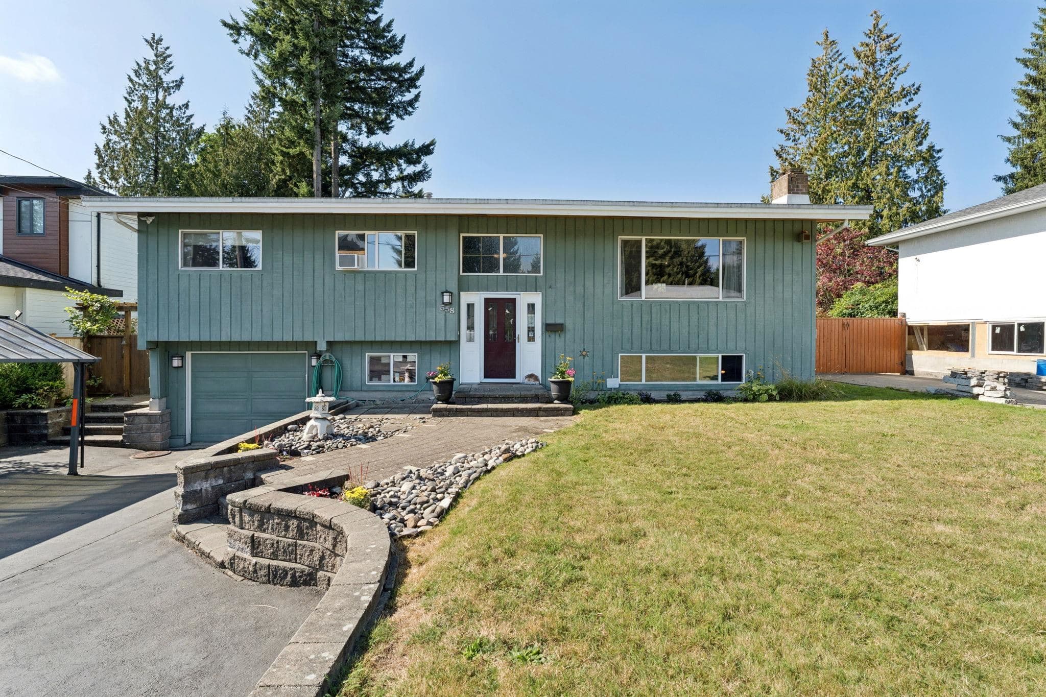 558 Draycott Street, Coquitlam, V3J 6M6 — photo 3
