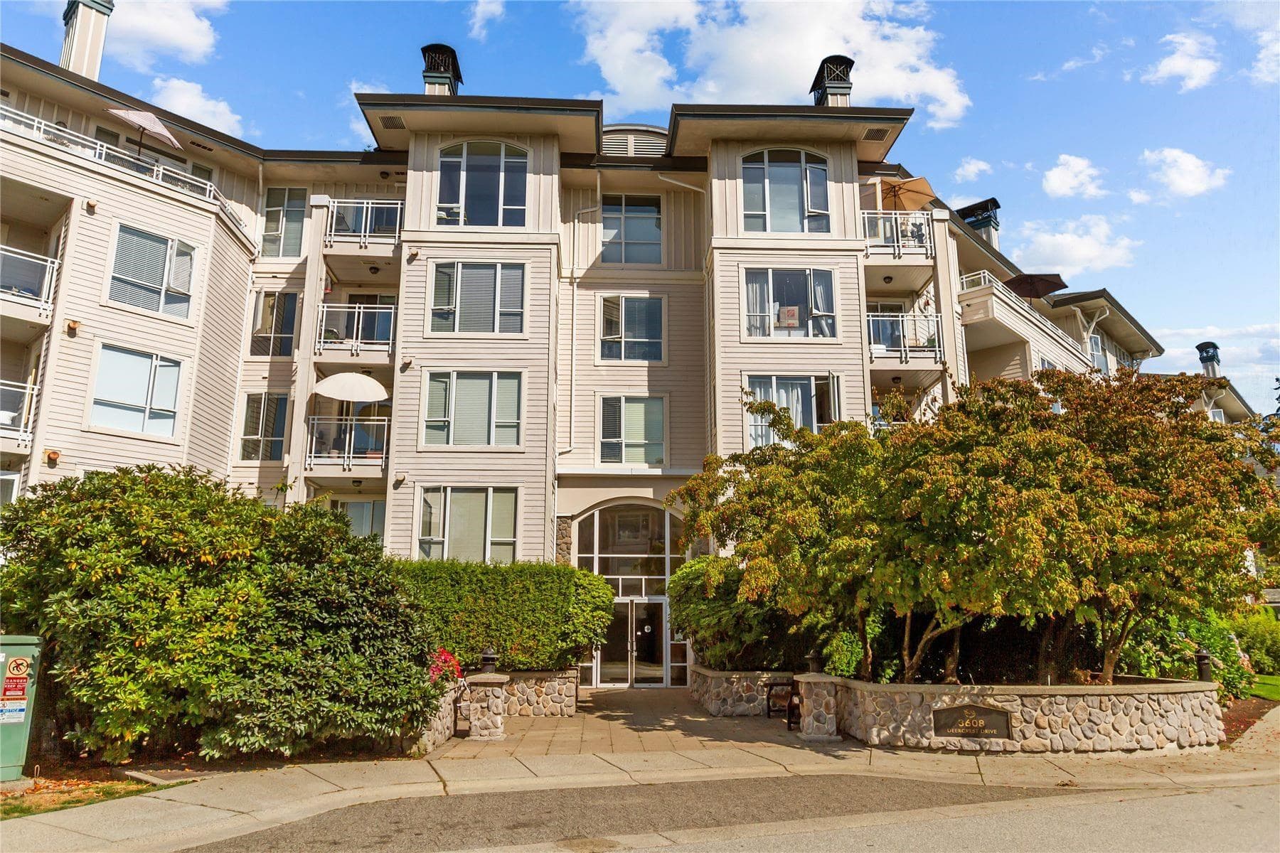 302 - 3608 Deercrest Drive, North Vancouver