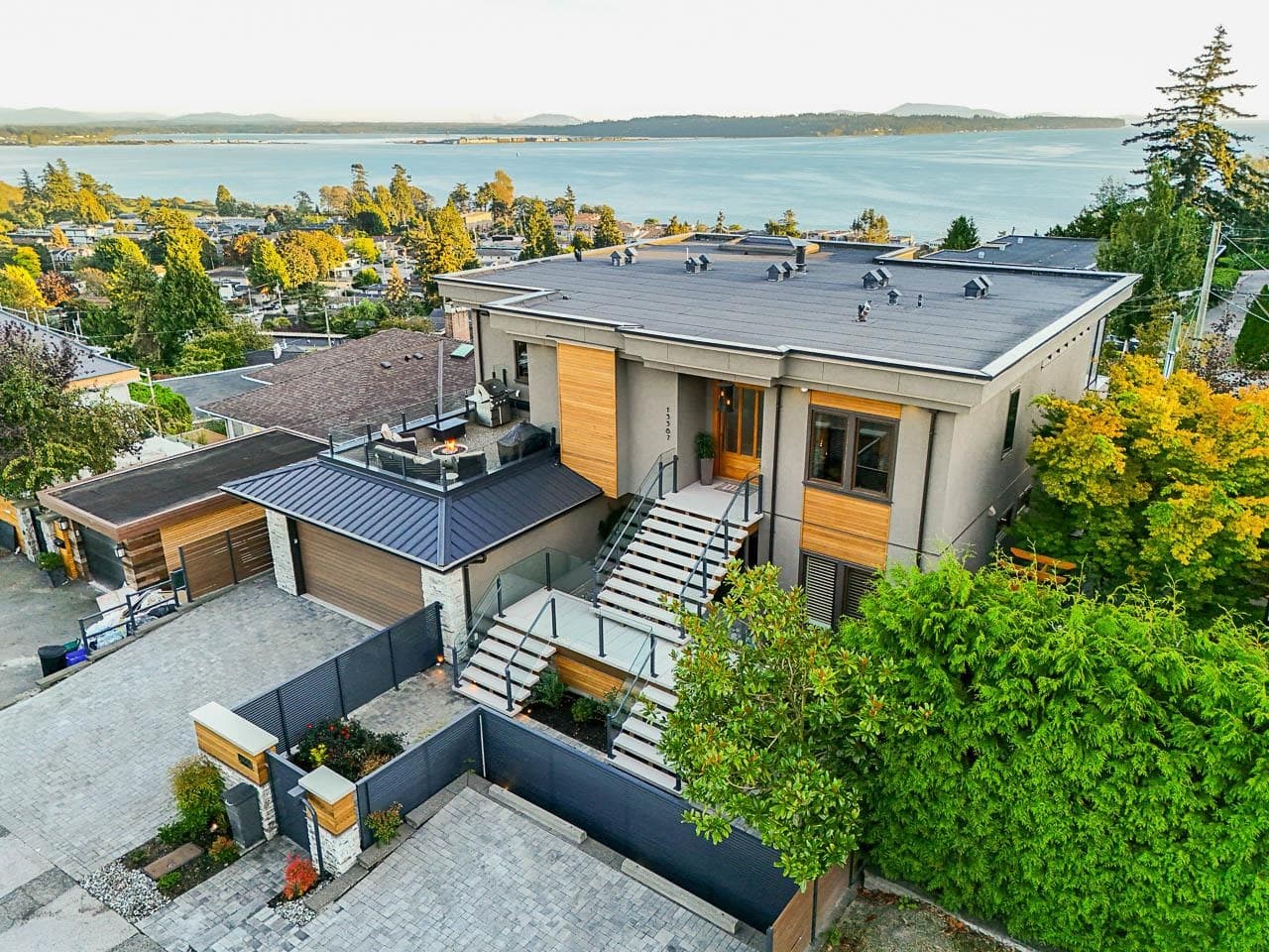 15567 Pacific Avenue, White Rock, V4B 1R8 — photo 2