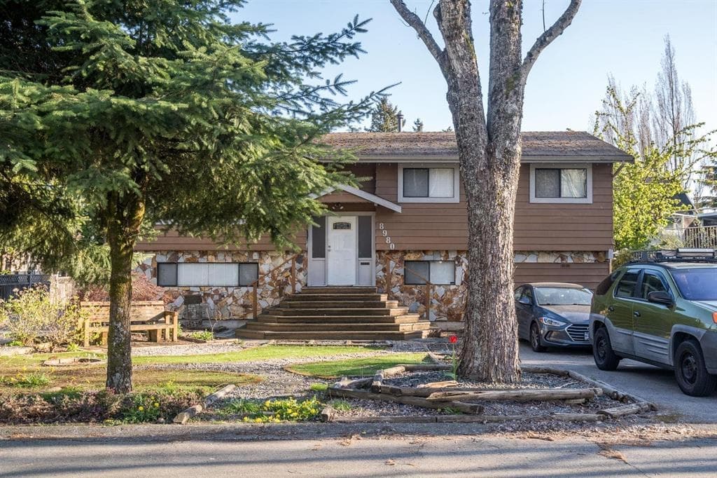 8980 146a Street, Surrey, V3R 7C2 — photo 3