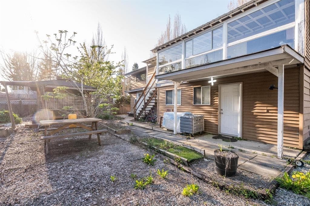 8980 146a Street, Surrey, V3R 7C2 — photo 5