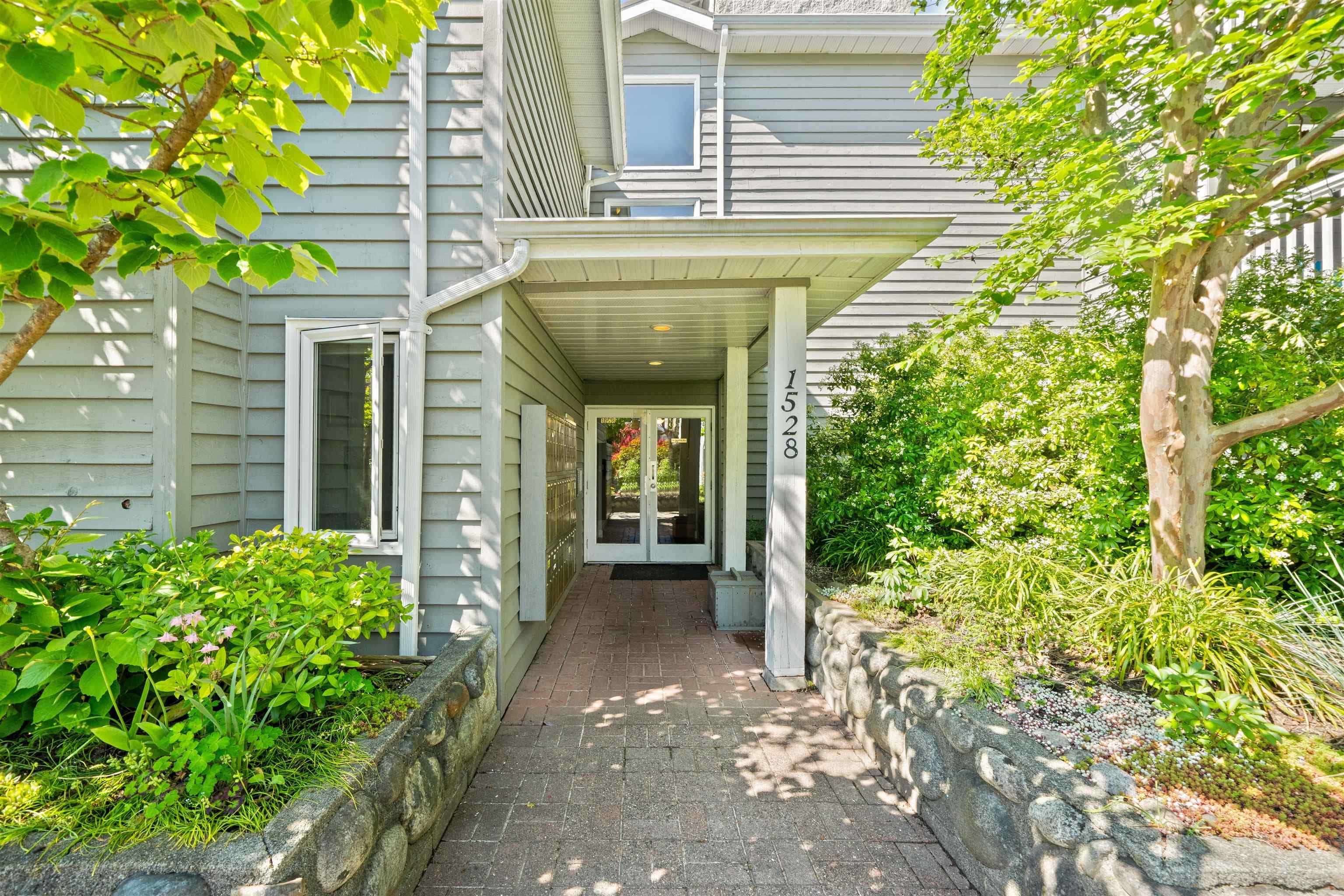 204 - 1528 Bowser Avenue, North Vancouver, V7P 2Y3 — photo 2