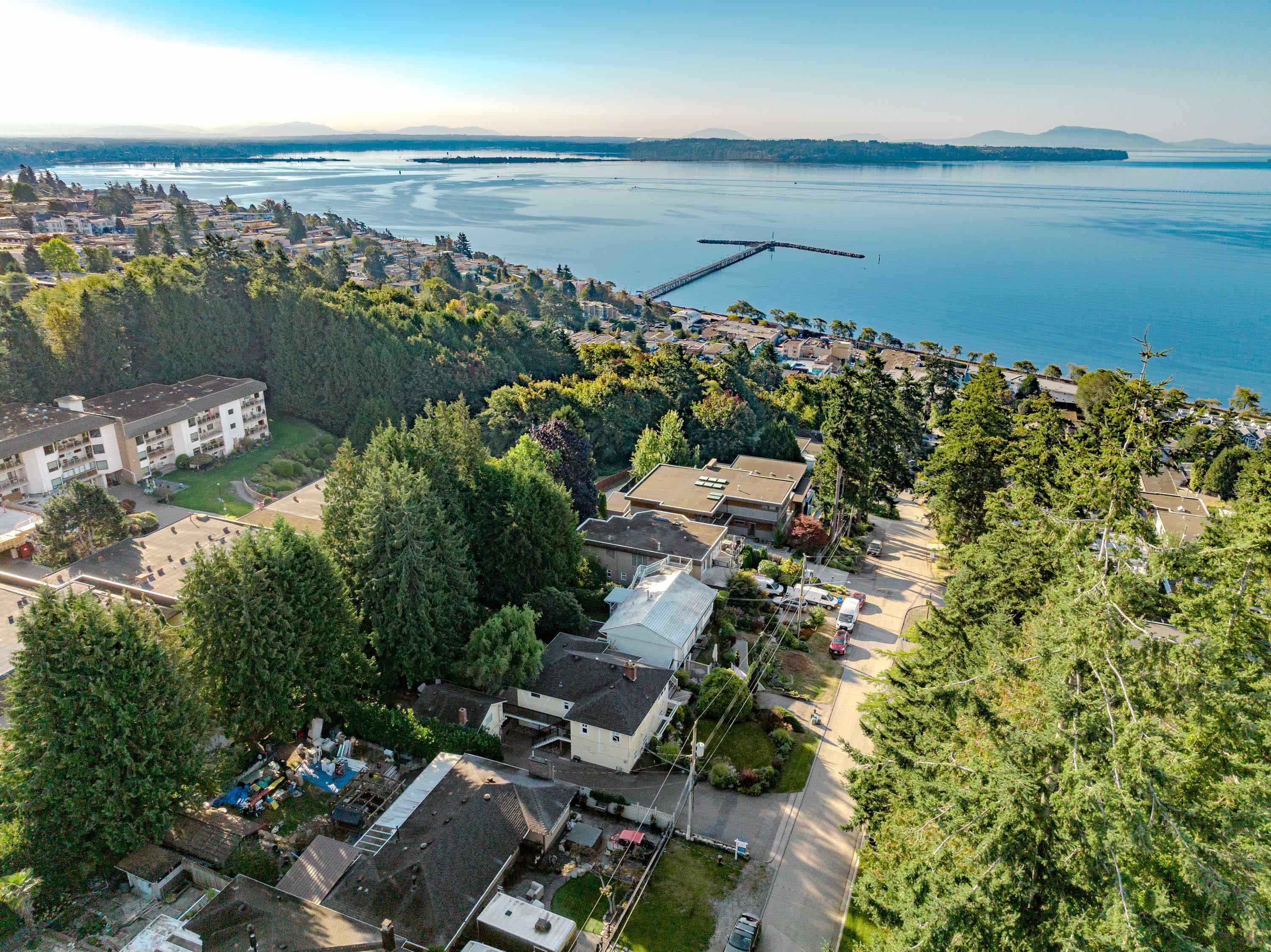 1350 Everall Street, White Rock, V4B 3S6 — photo 2