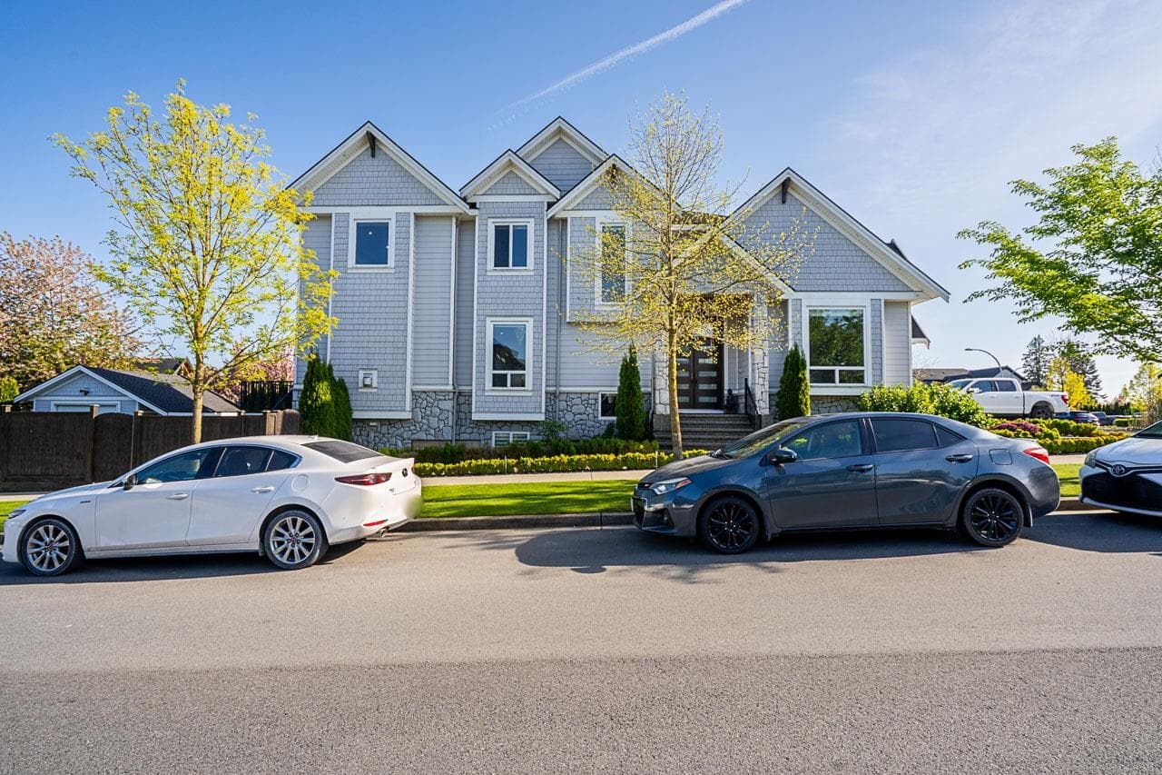 18712 55 Avenue, Surrey, V3S 4N7 — photo 2