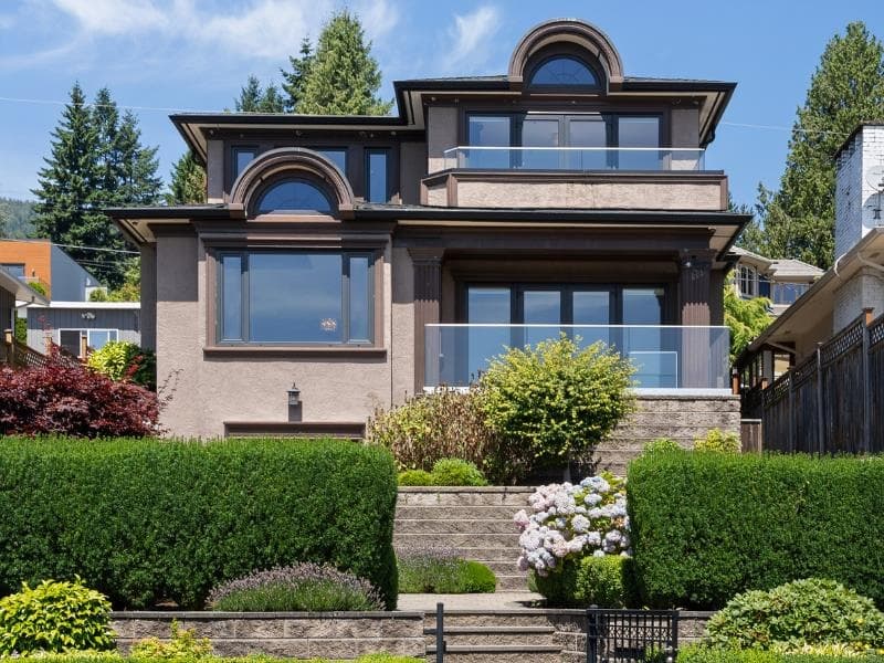 2171 Queens Avenue, West Vancouver