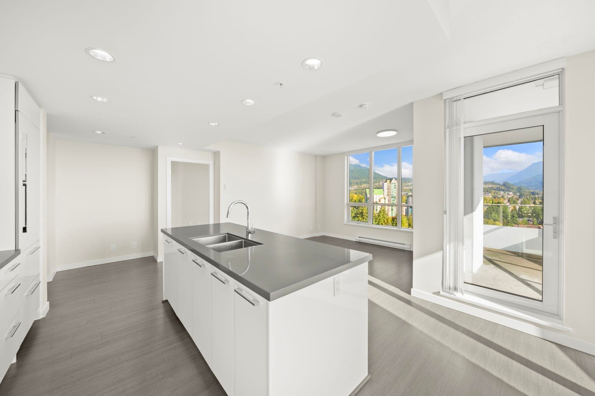 2101 - 3093 Windsor Gate, Coquitlam, V3B 0N2 — photo 5