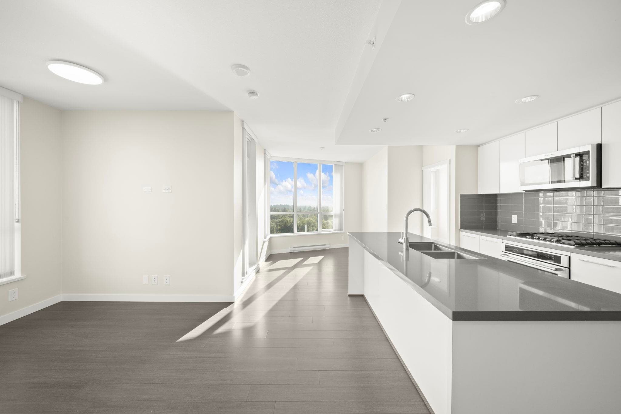 2101 - 3093 Windsor Gate, Coquitlam, V3B 0N2 — photo 4