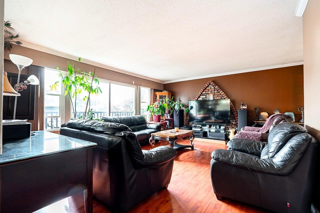 11707 82b Avenue, Delta, V4C 2E8 — photo 2