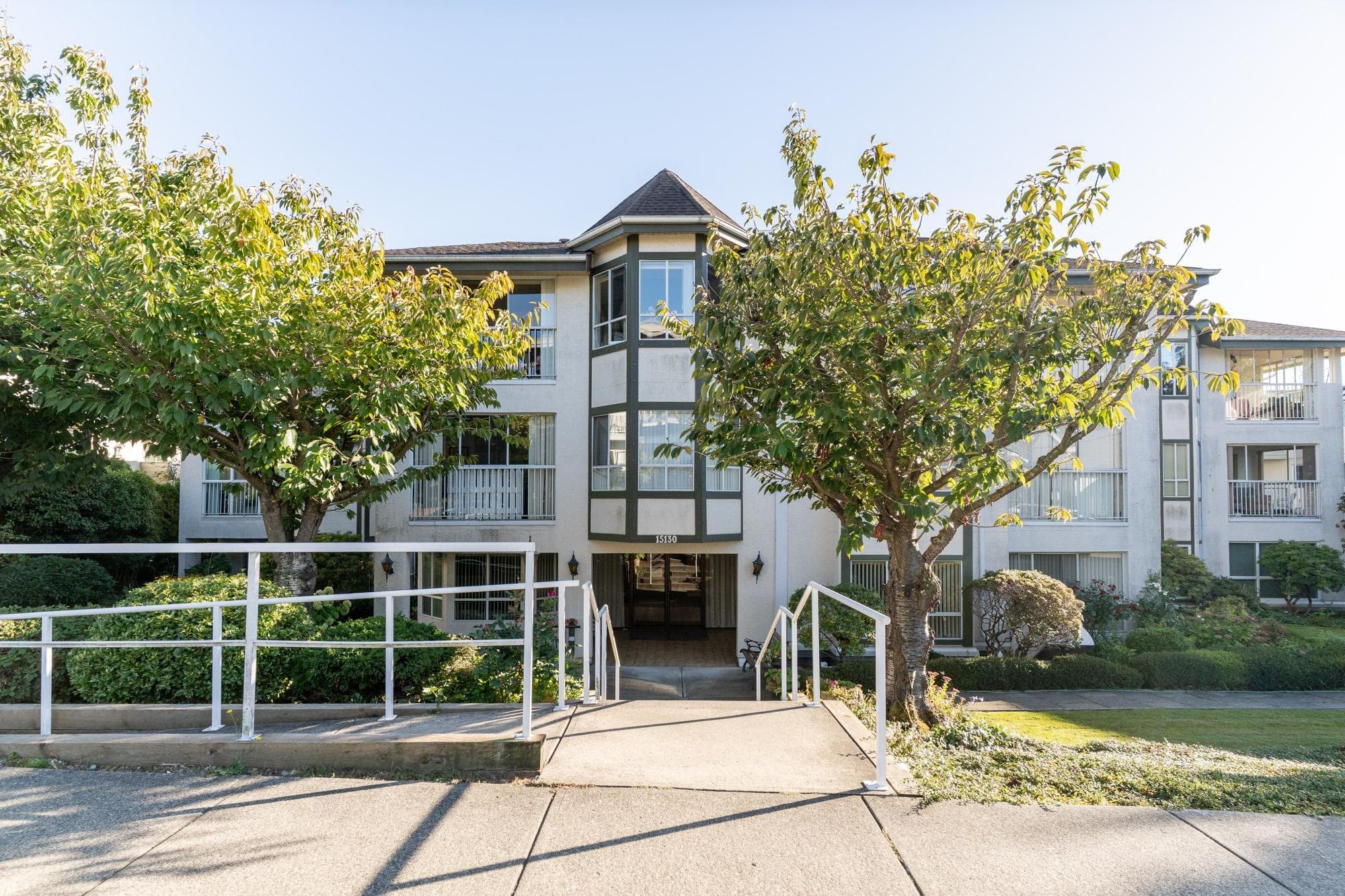 204 - 15130 Roper Avenue, White Rock, V4B 2E7 — photo 3