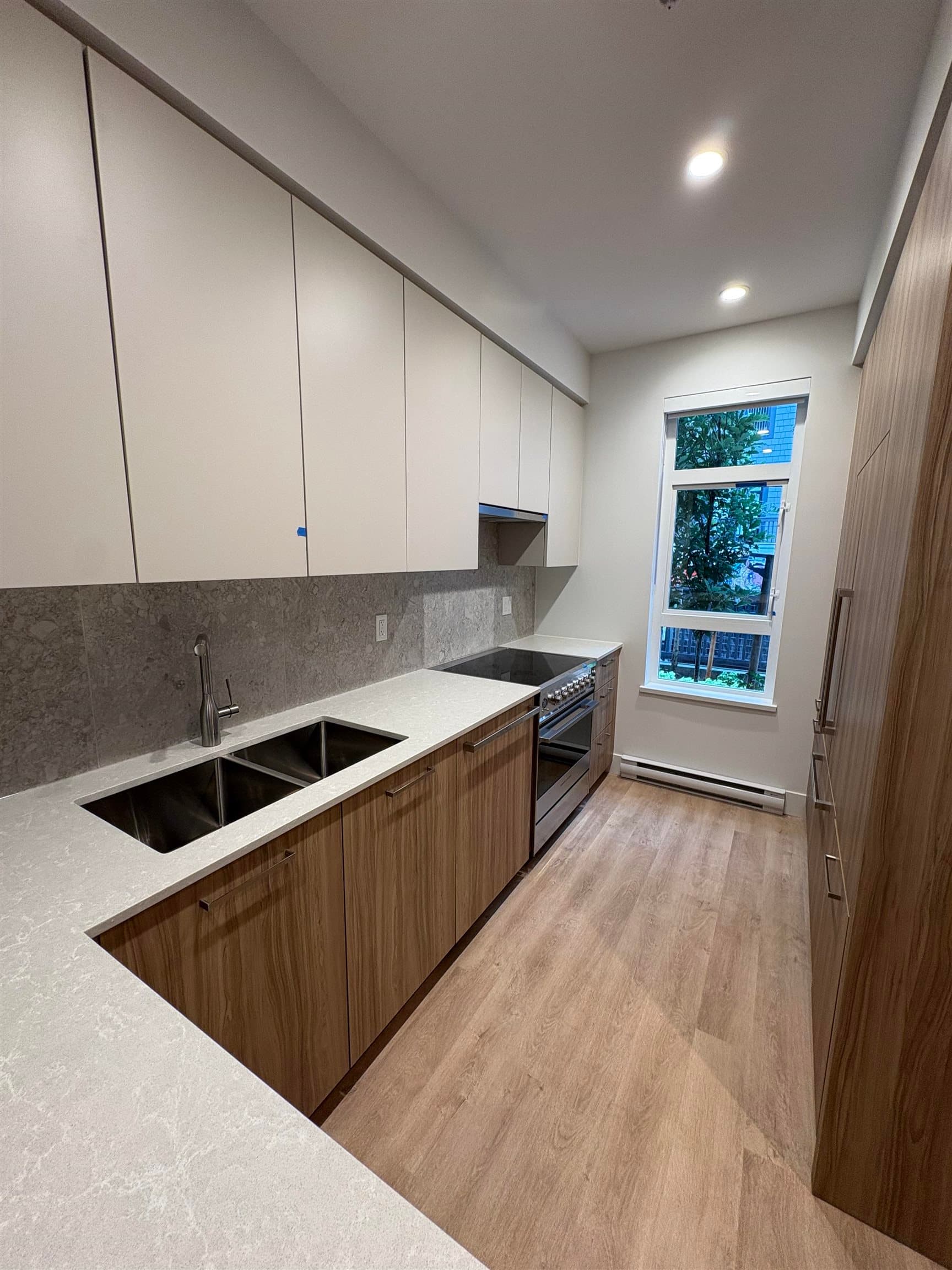 105 - 2304 Emery Court, North Vancouver, V0V 0V0 — photo 4