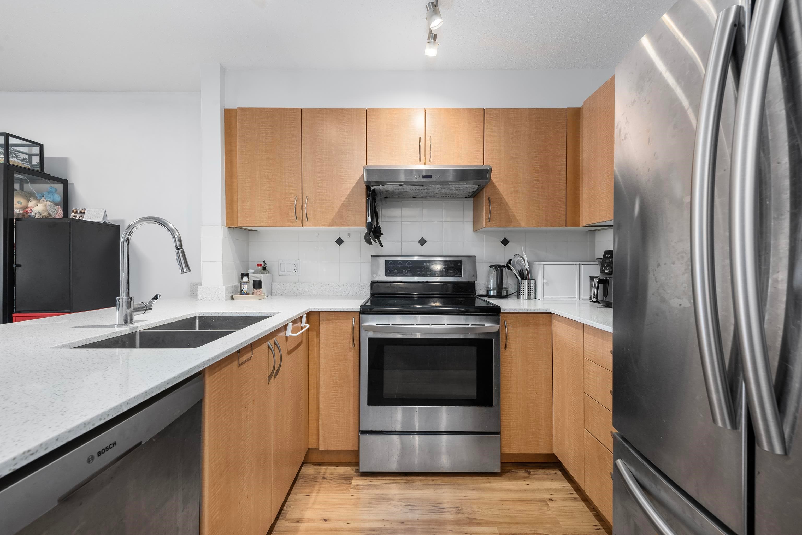 202 - 38003 Second Avenue, Squamish, V8B 0C4 — photo 4