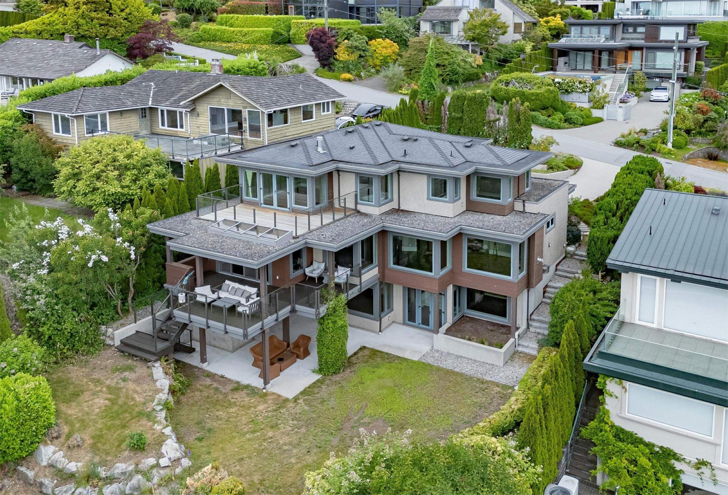 2548 Mathers Avenue, West Vancouver, V7V 2J1 — photo 2