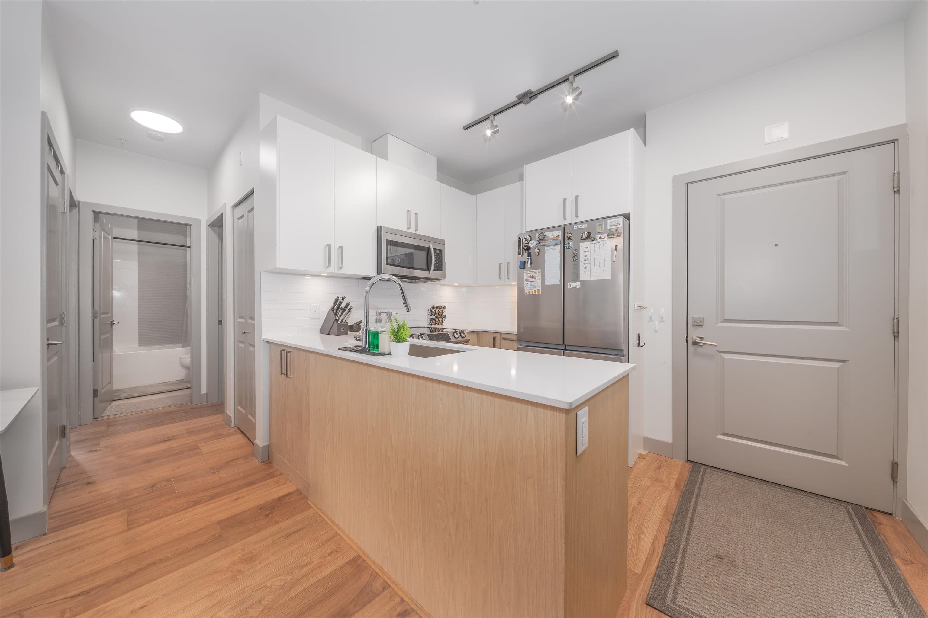 201 - 6968 Royal Oak Avenue, Burnaby, V5J 4J2 — photo 3
