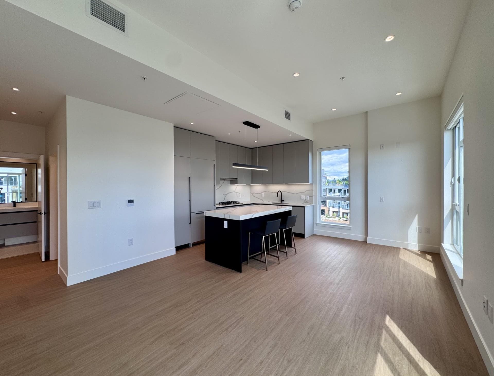 503 - 2235 E Broadway, Vancouver, V5N 0J5 — photo 2