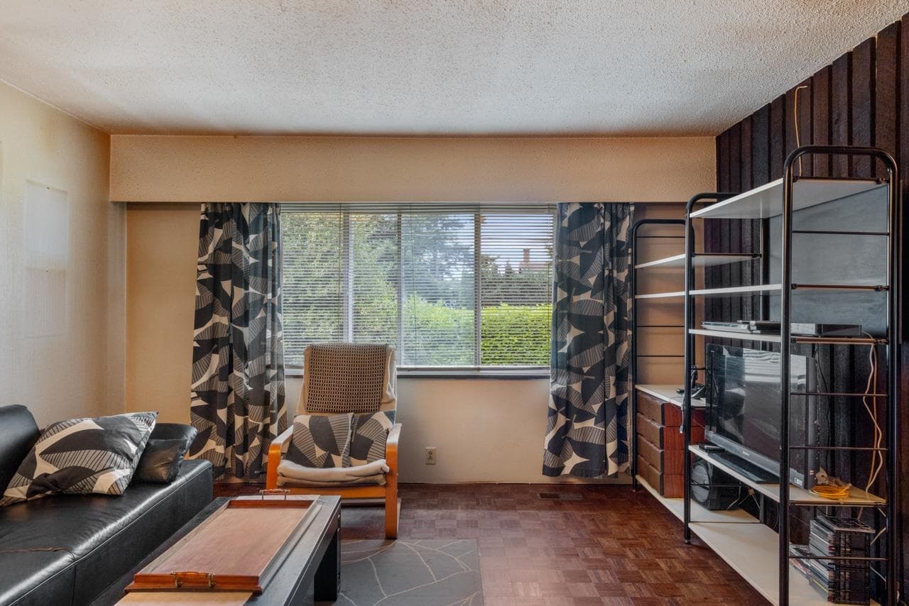 674 Blue Mountain Street, Coquitlam, V3J 4R6 — photo 5