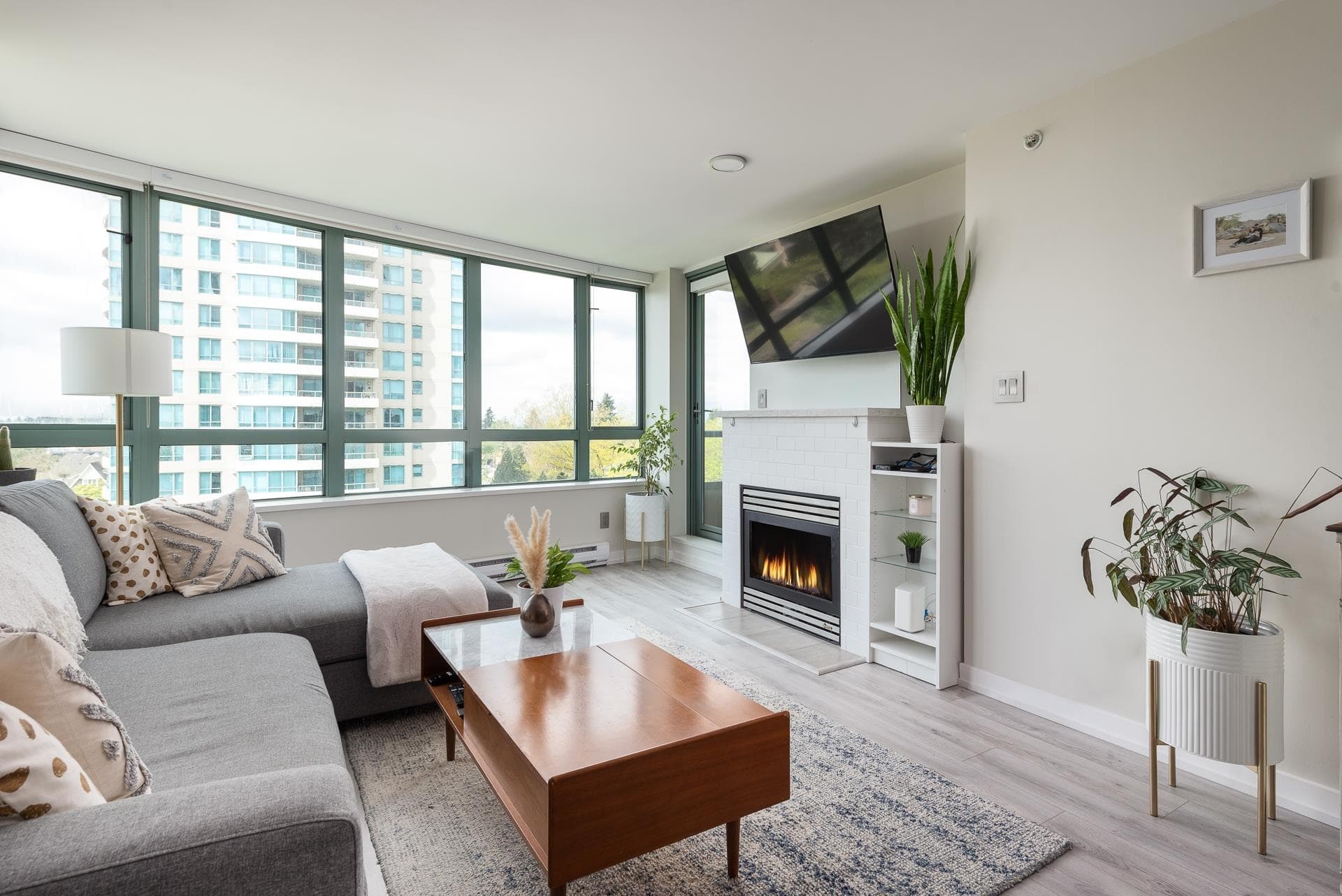 905 - 6659 Southoaks Crescent, Burnaby, V5E 4M9 — photo 2