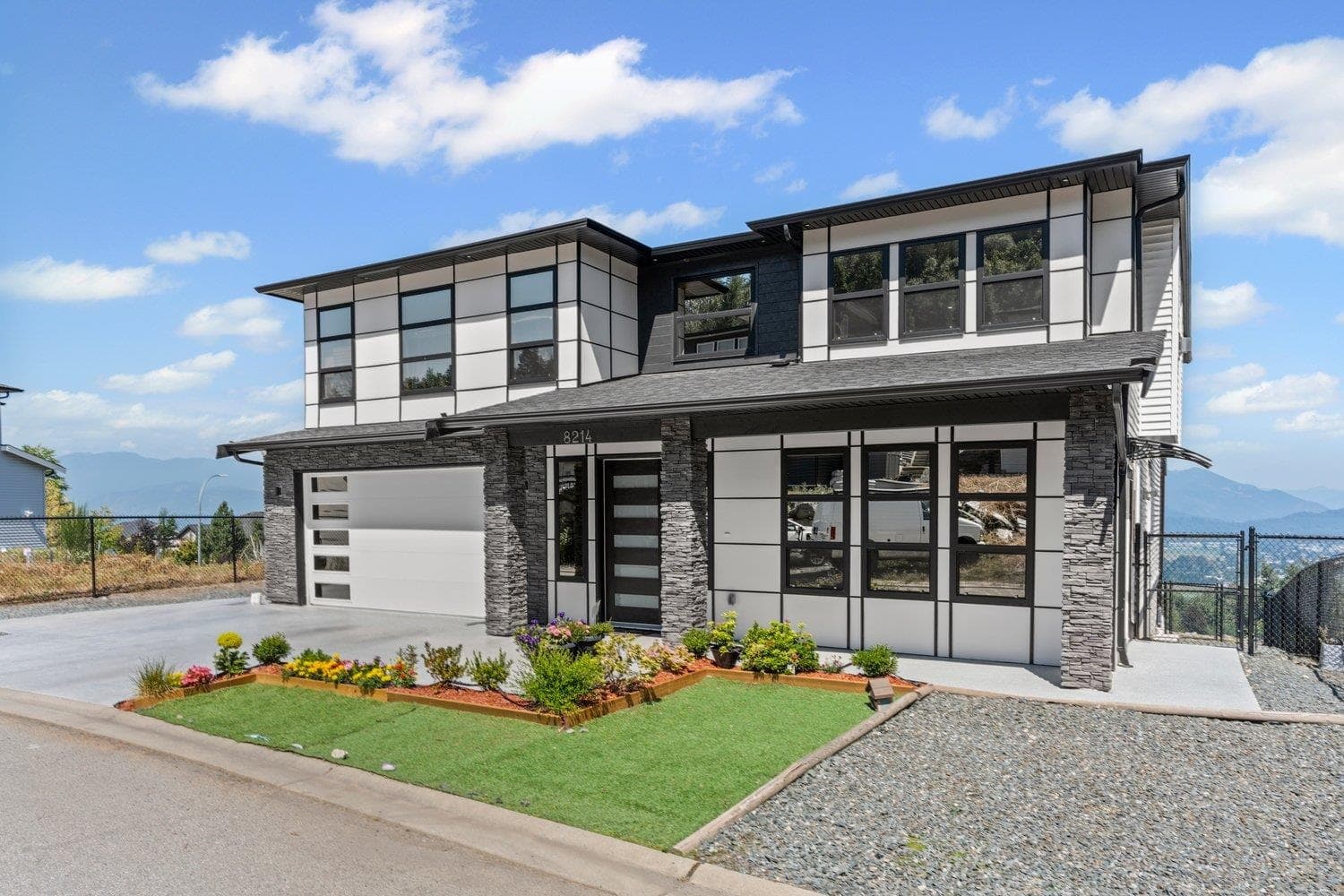 8214 Nixon Road, Chilliwack, V4Z 0E4 — photo 2