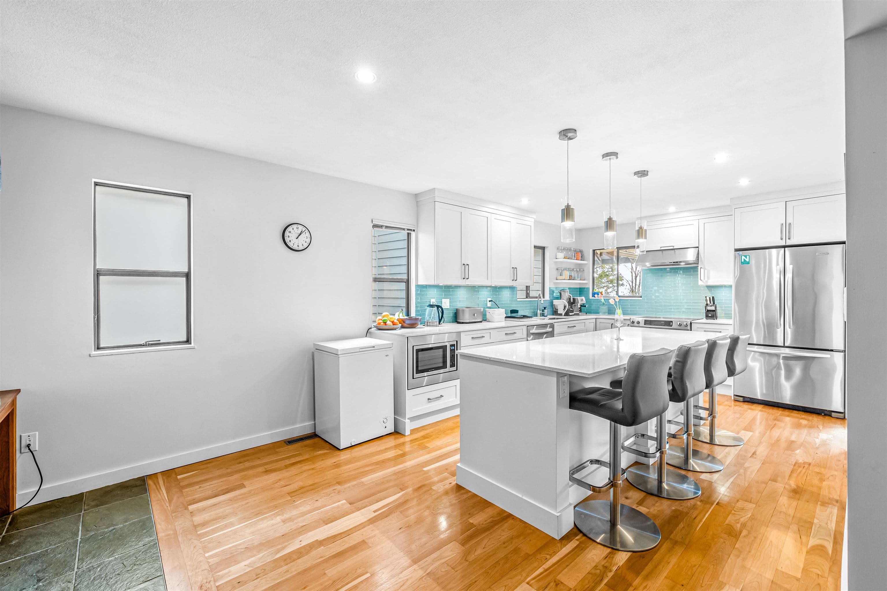 5709 Owl Court, North Vancouver, V7R 4V1 — photo 3