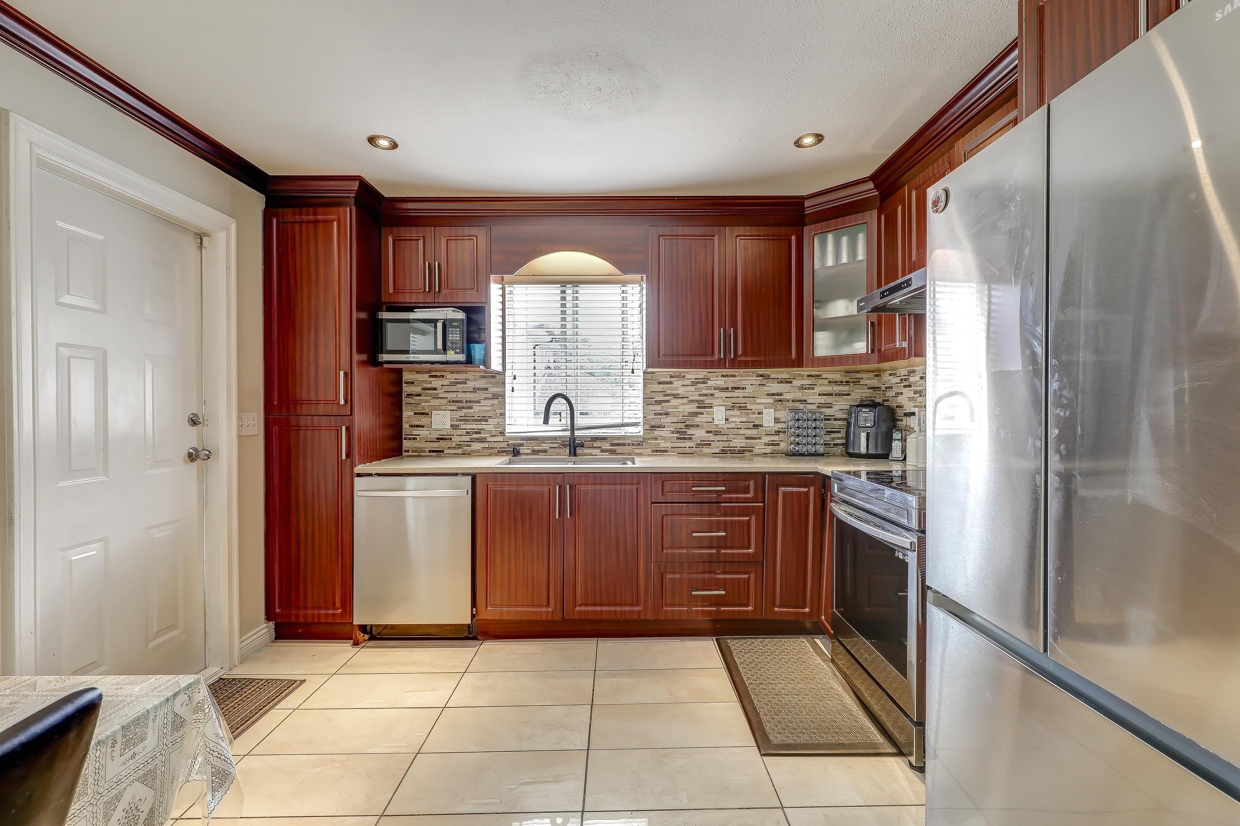 14115 88th Avenue, Surrey, V3W 3L5 — photo 3
