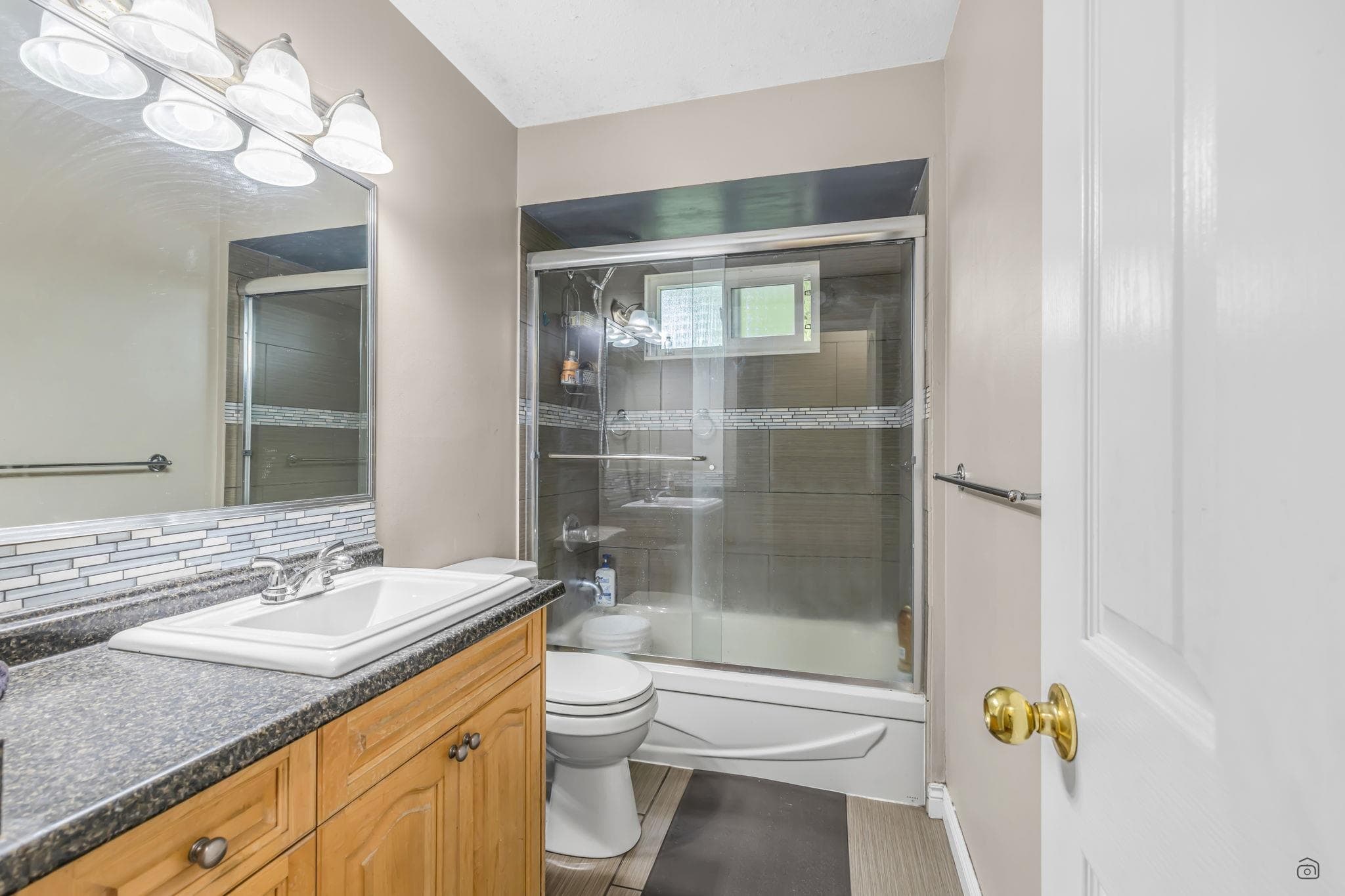 13277 64a Avenue, Surrey, V3W 7H9 — photo 3