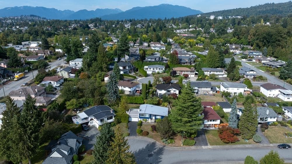 3345 Cardinal Drive, Burnaby, V5A 2T7 — photo 3