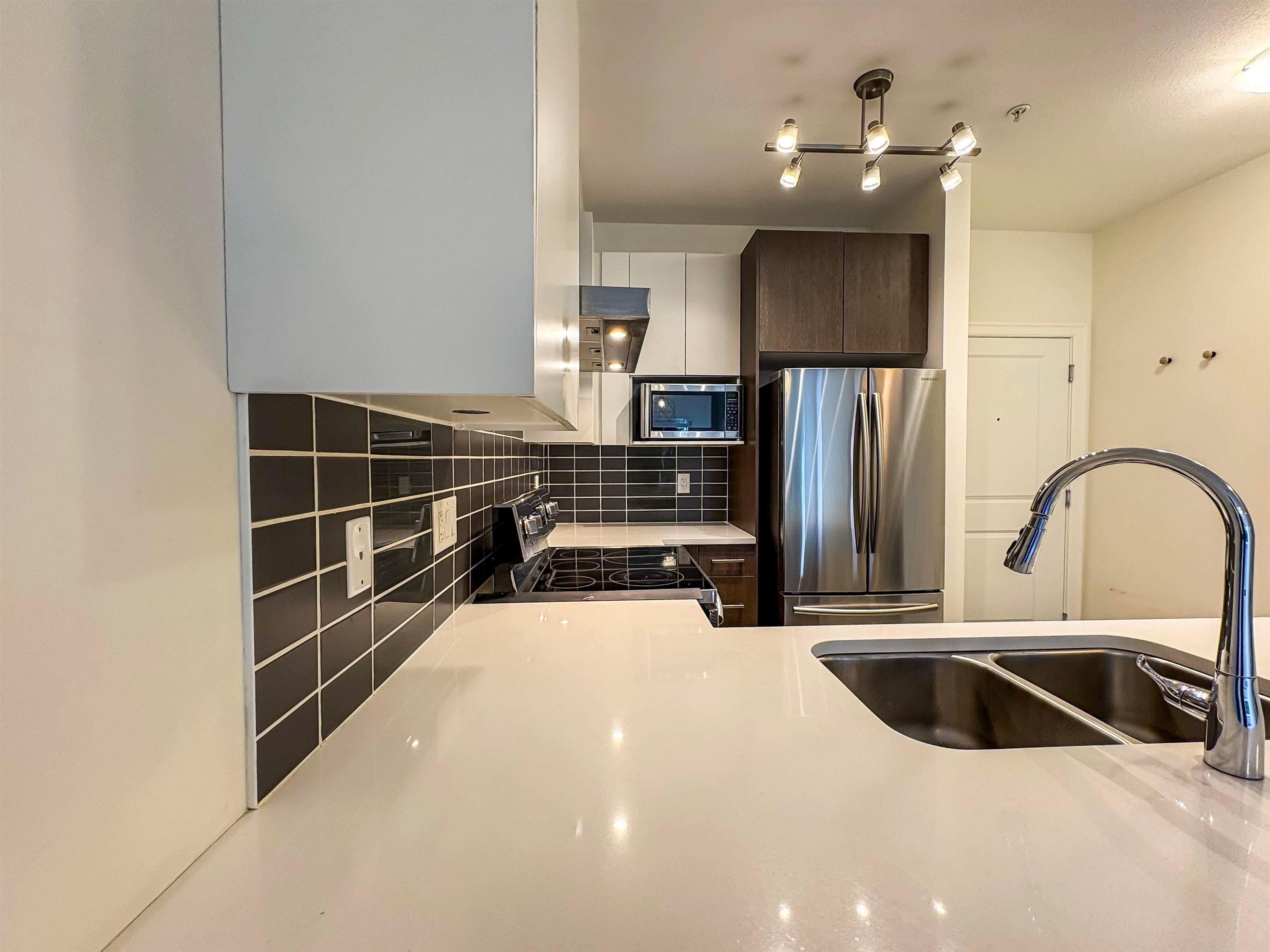 213 - 6480 195a Street, Surrey, V4N 6P1 — photo 4