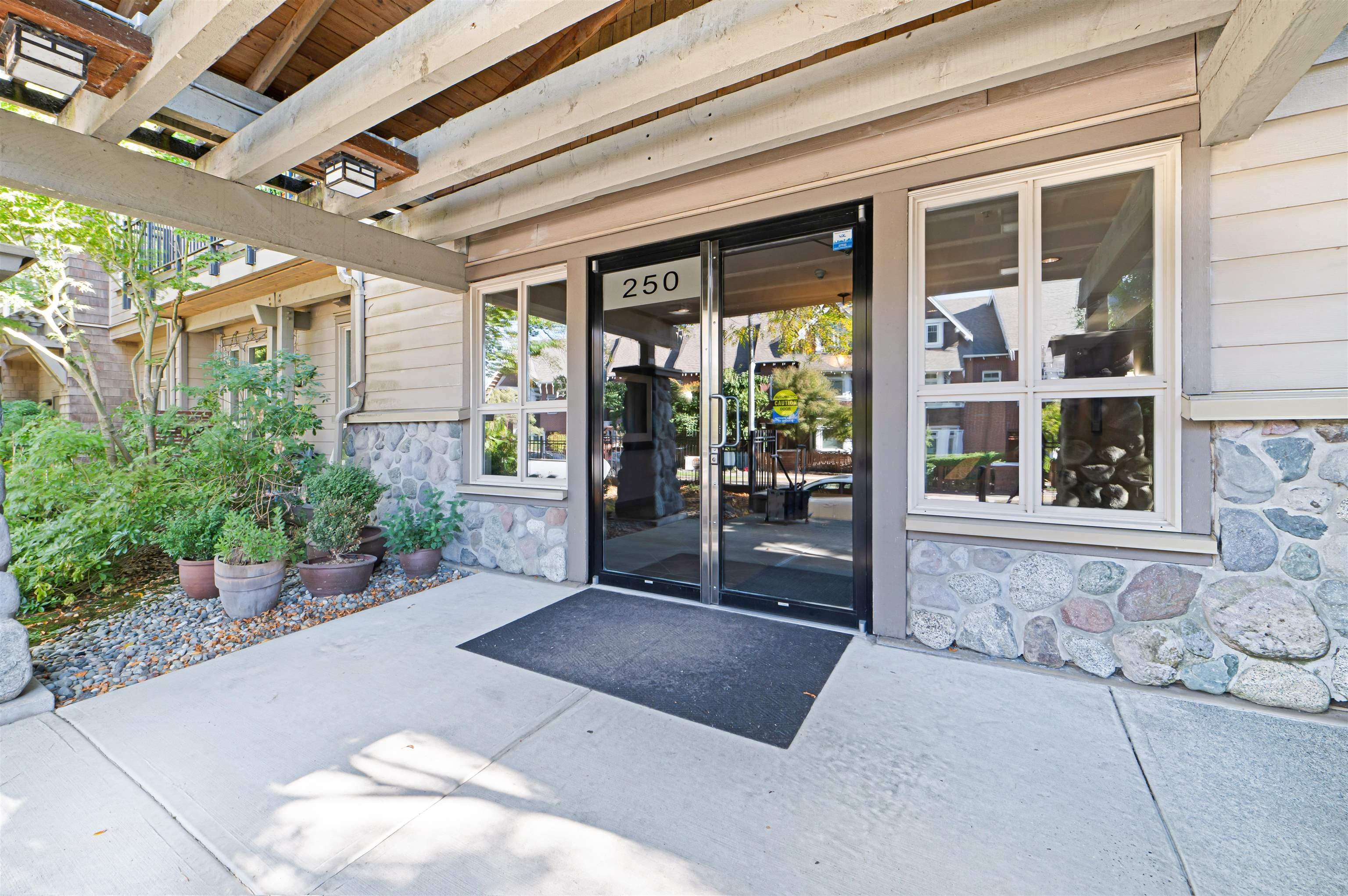 402 - 250 Salter Street, New Westminster, V3M 0B7 — photo 4